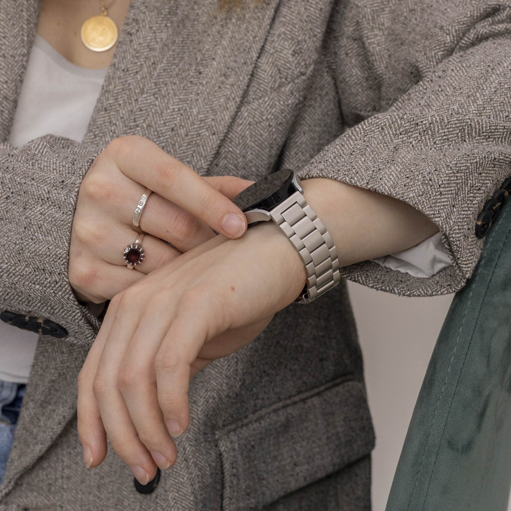 Bracelet acier Samsung Galaxy Watch 6 - 44mm (lumière stellaire)