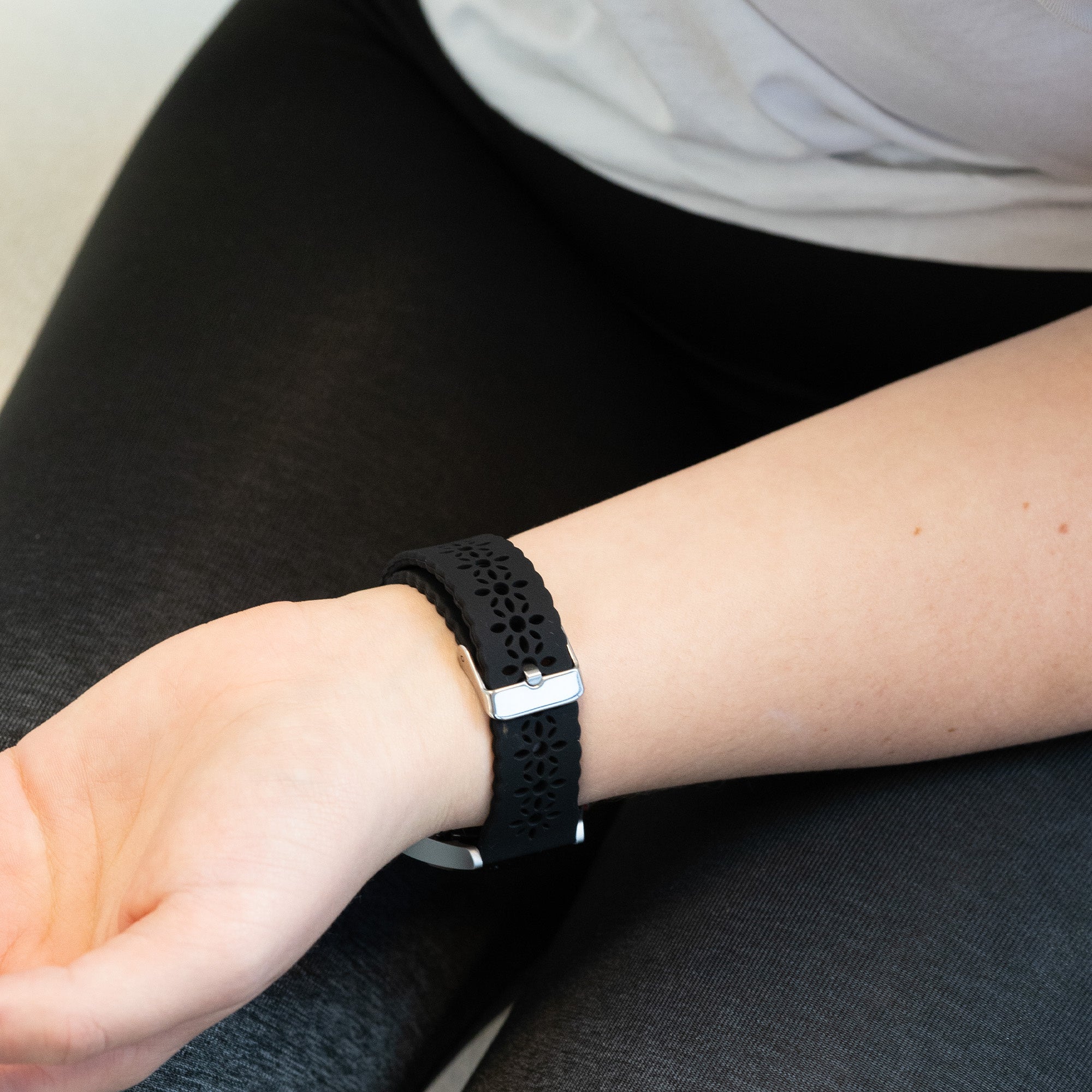 Bandz Bracelet silicone avec motif floral Amazfit Active 2 (noir)