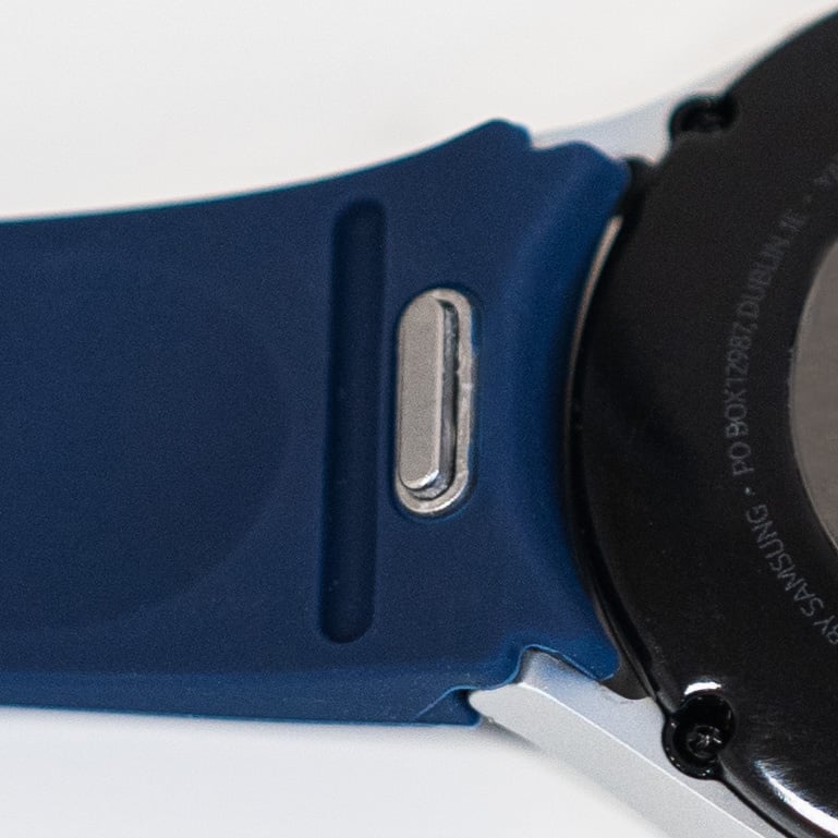 Bracelet silicone 'One push' Samsung Galaxy Watch 4 40mm (bleu foncé)