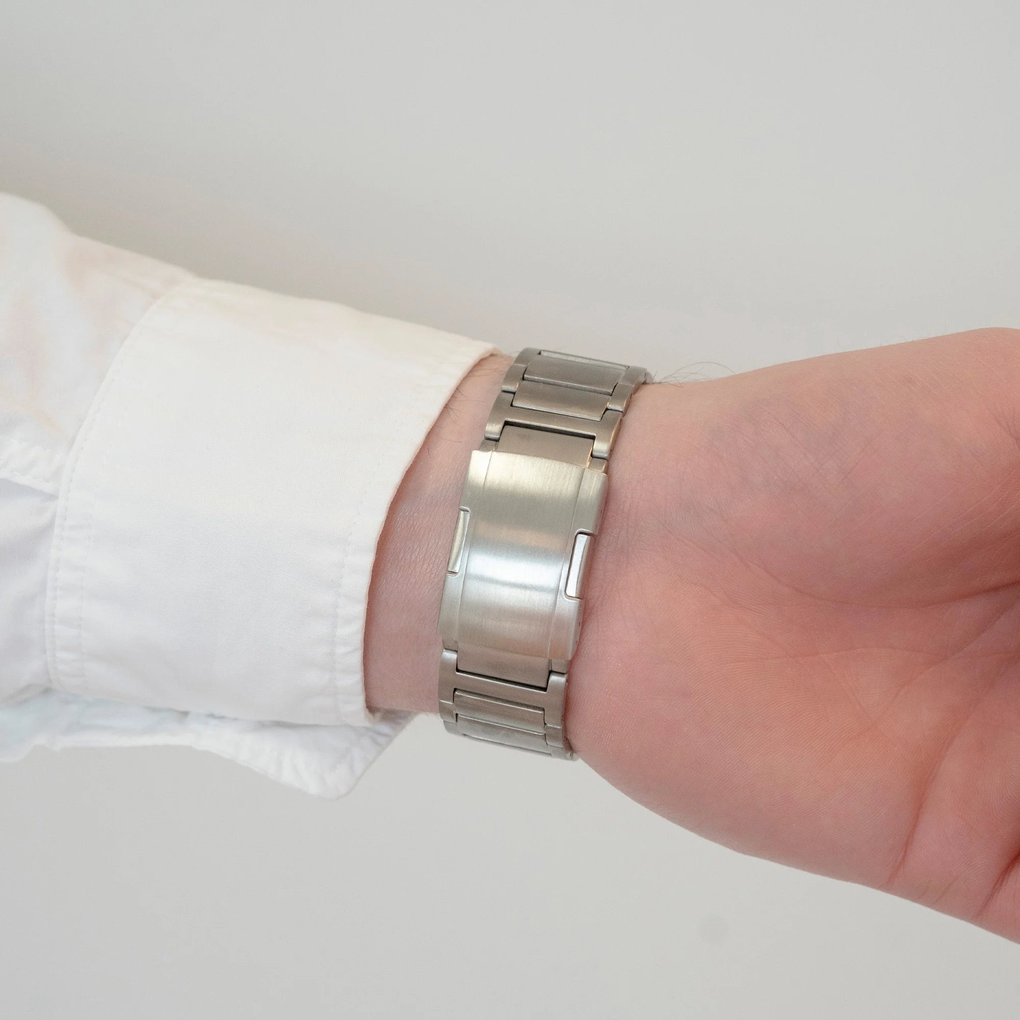 Samsung Galaxy Watch 5 Pro 'One Push' Titanium Strap (Silver)