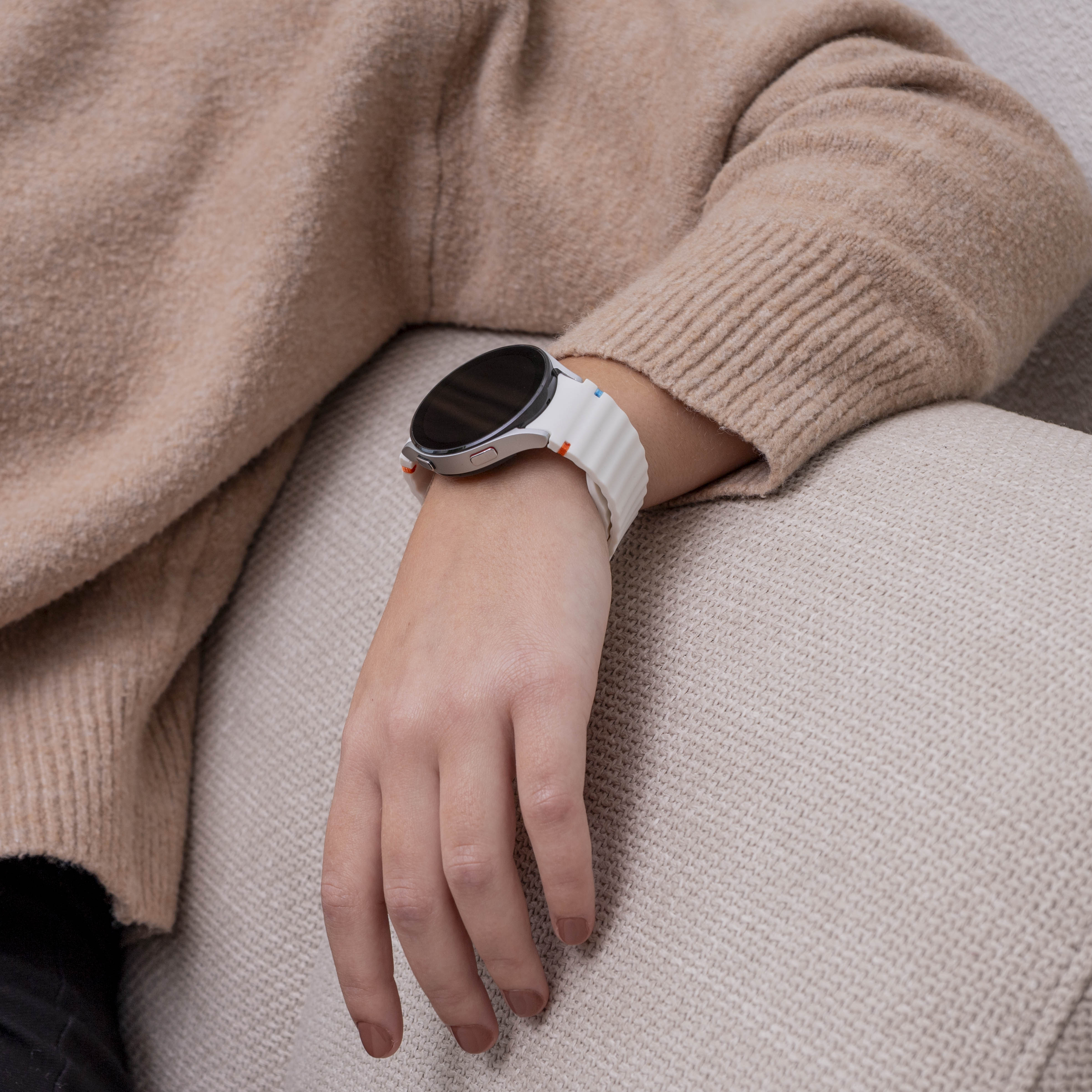 Samsung Galaxy Watch 4 44mm Wave Strap (White)