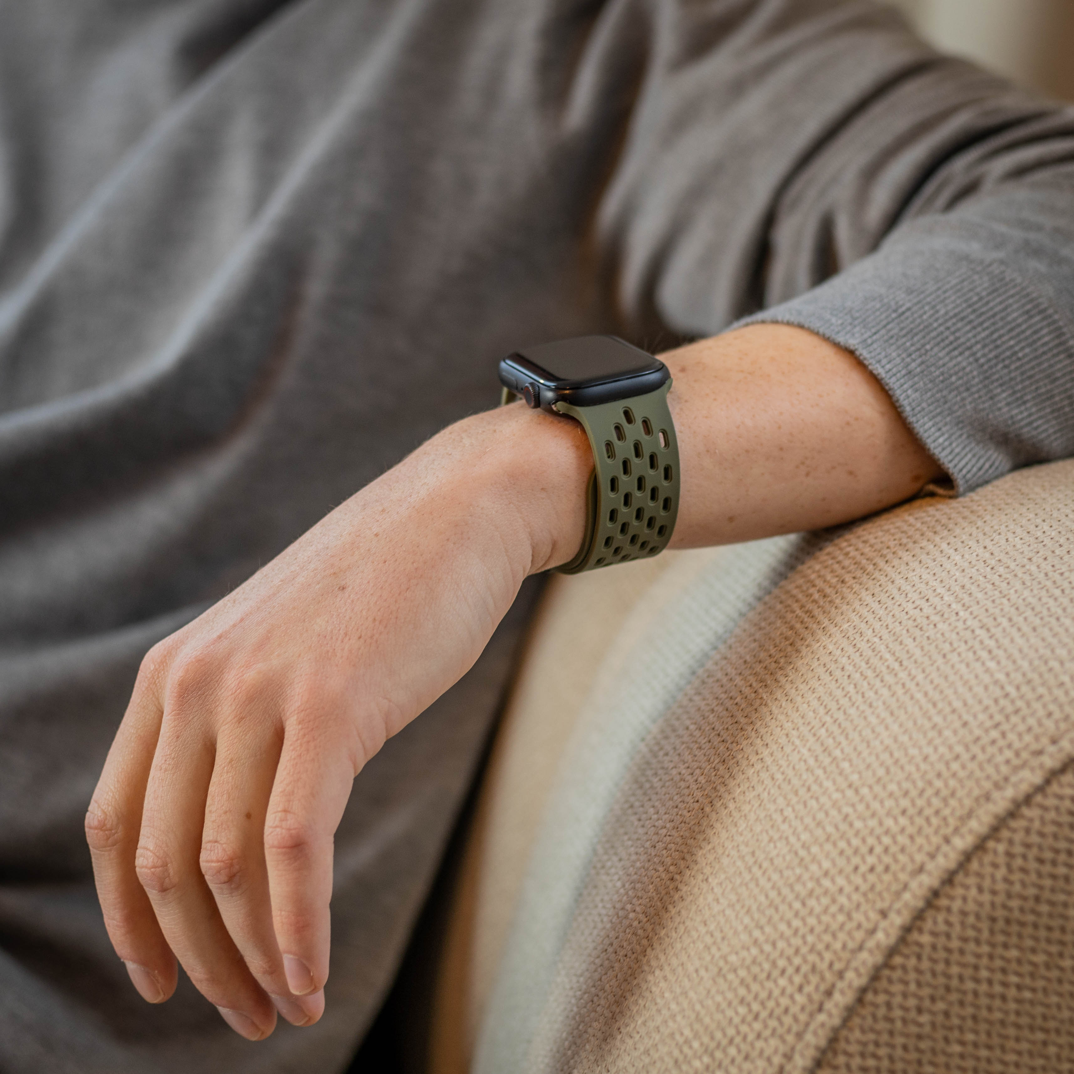 Bracelet silicone air avec P-buckle pour Apple Watch (vert armée)