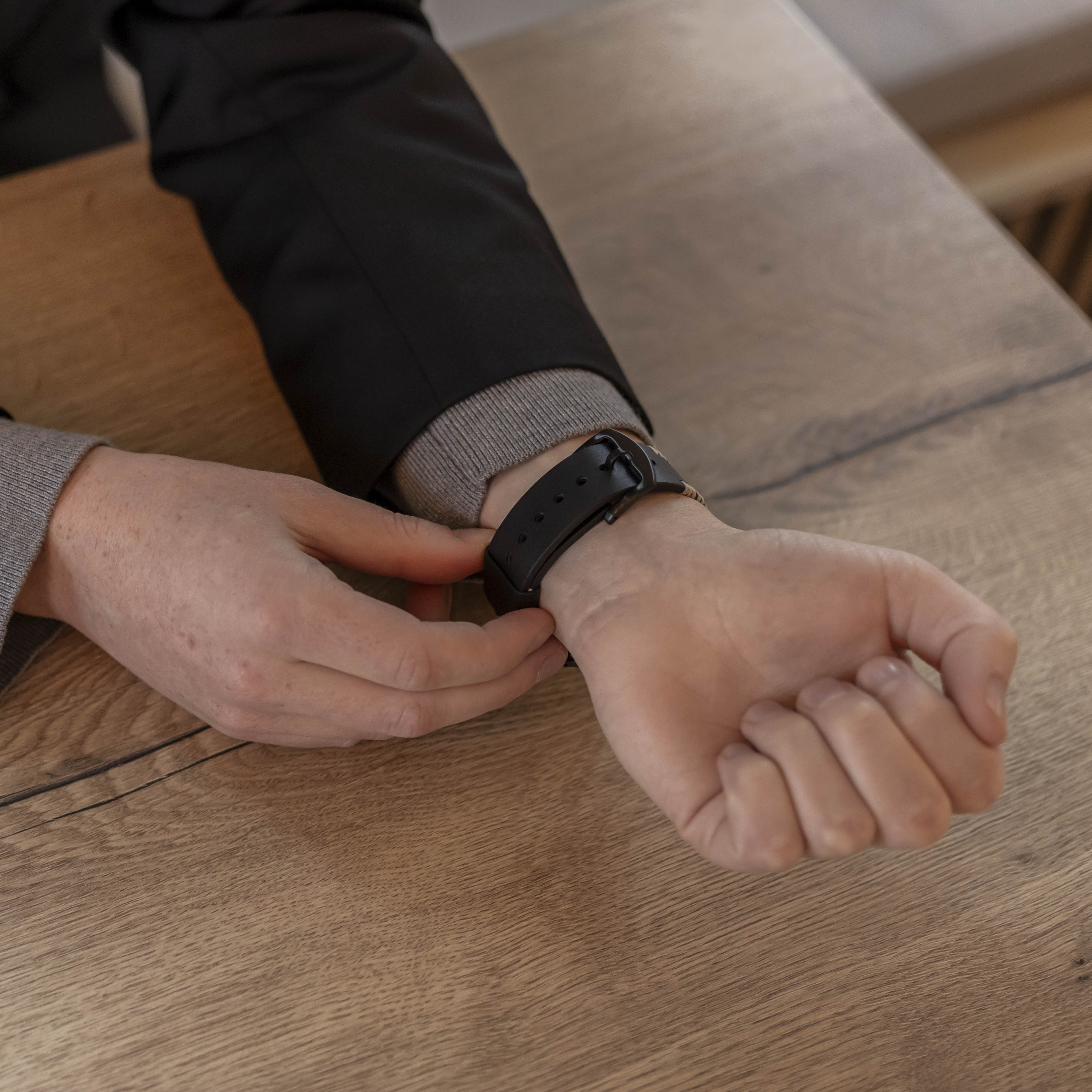 Bracelet en cuir cousu Apple Watch (noir)