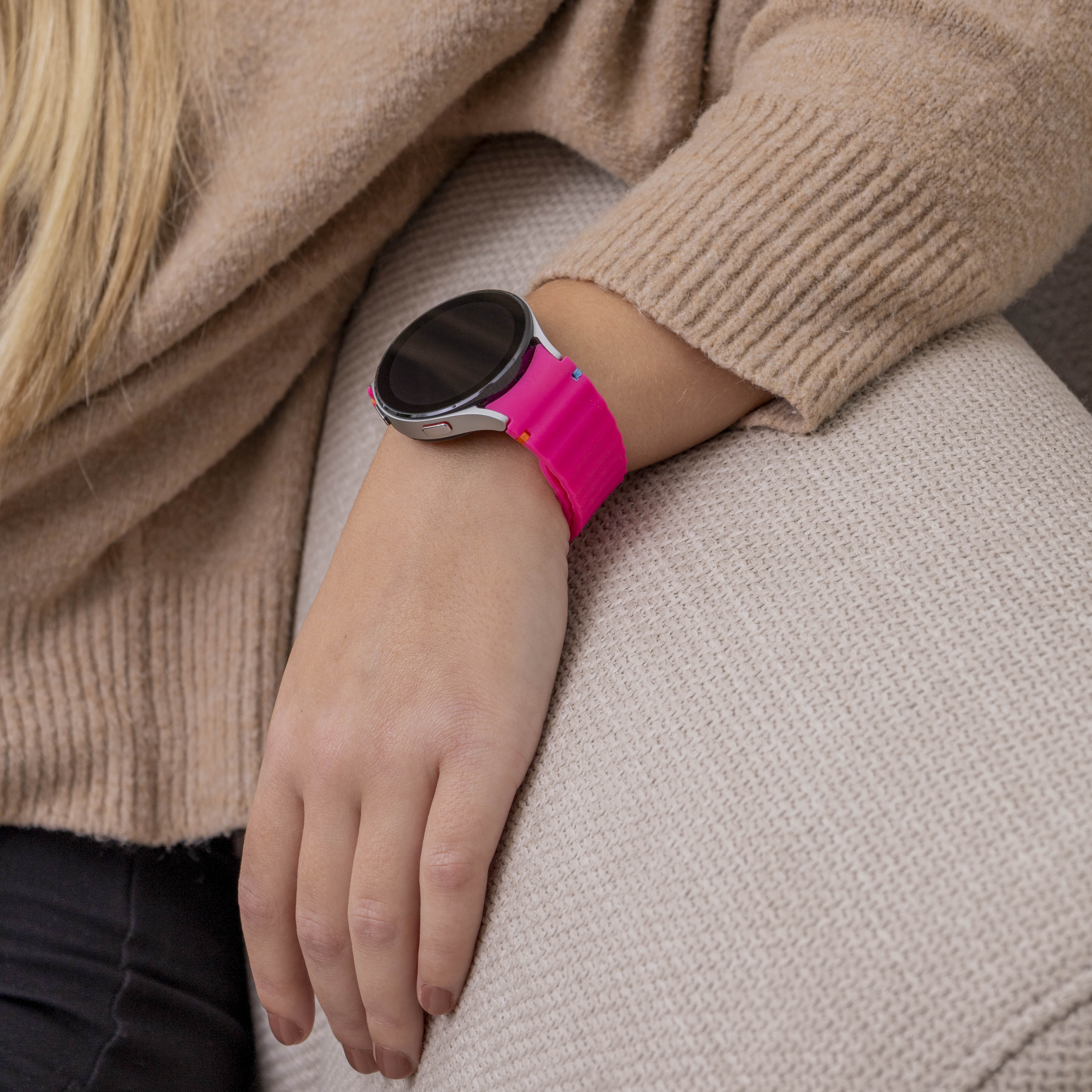 Samsung Galaxy Watch FE Wave Strap (Bright Pink)