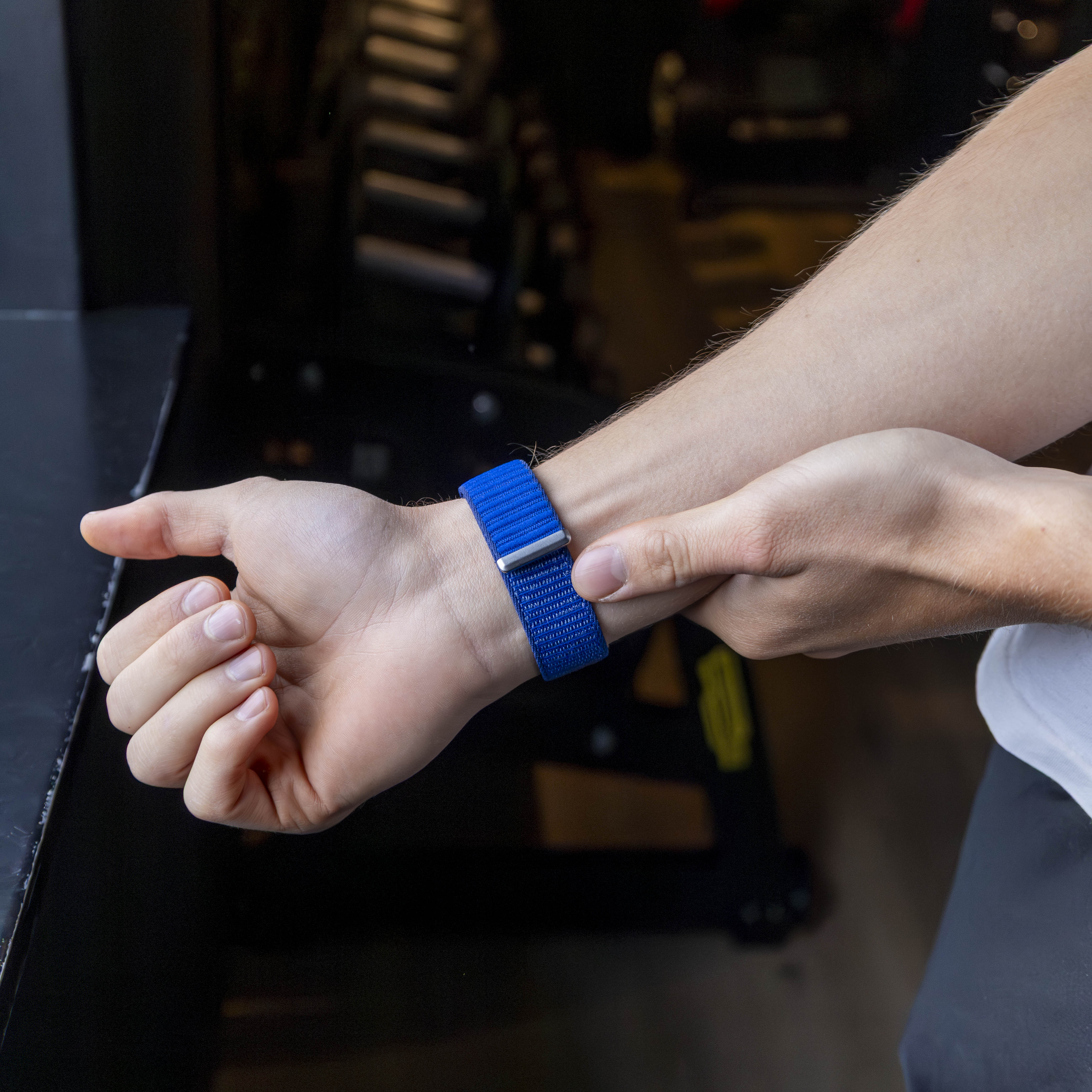 Strap-it Bracelet nylon Wave Apple Watch (bleu royal)