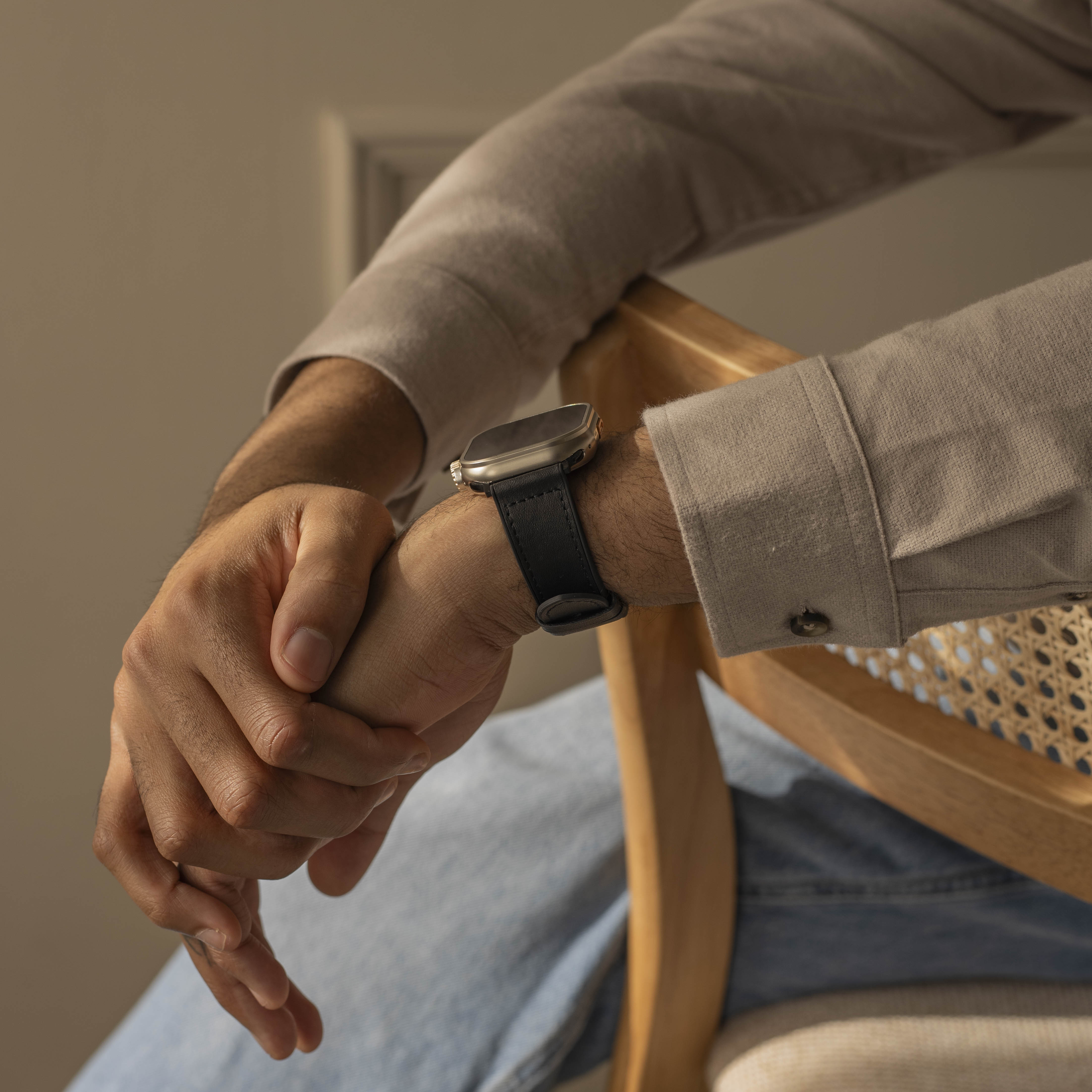 Bracelet cuir hybride à boucle Apple Watch (noir)