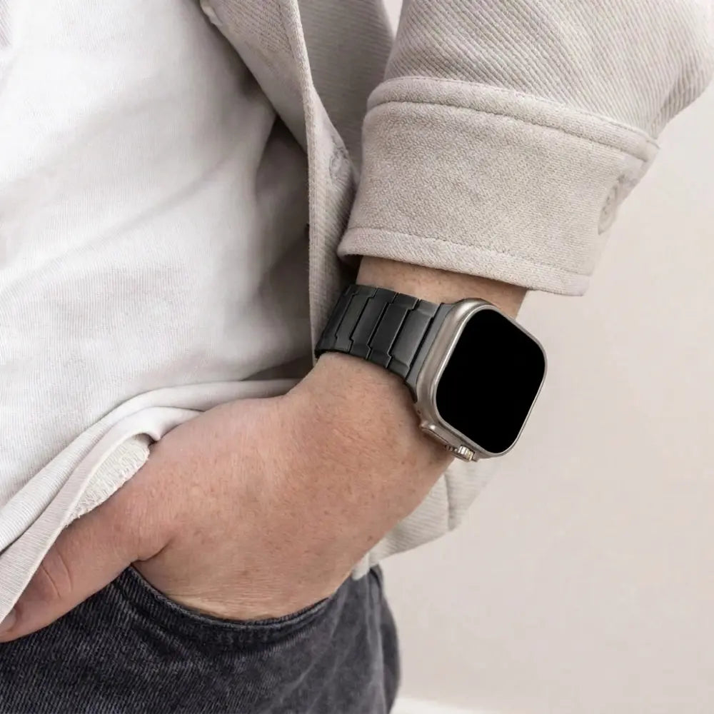 Apple Watch One Bead Titanium Strap (Black)