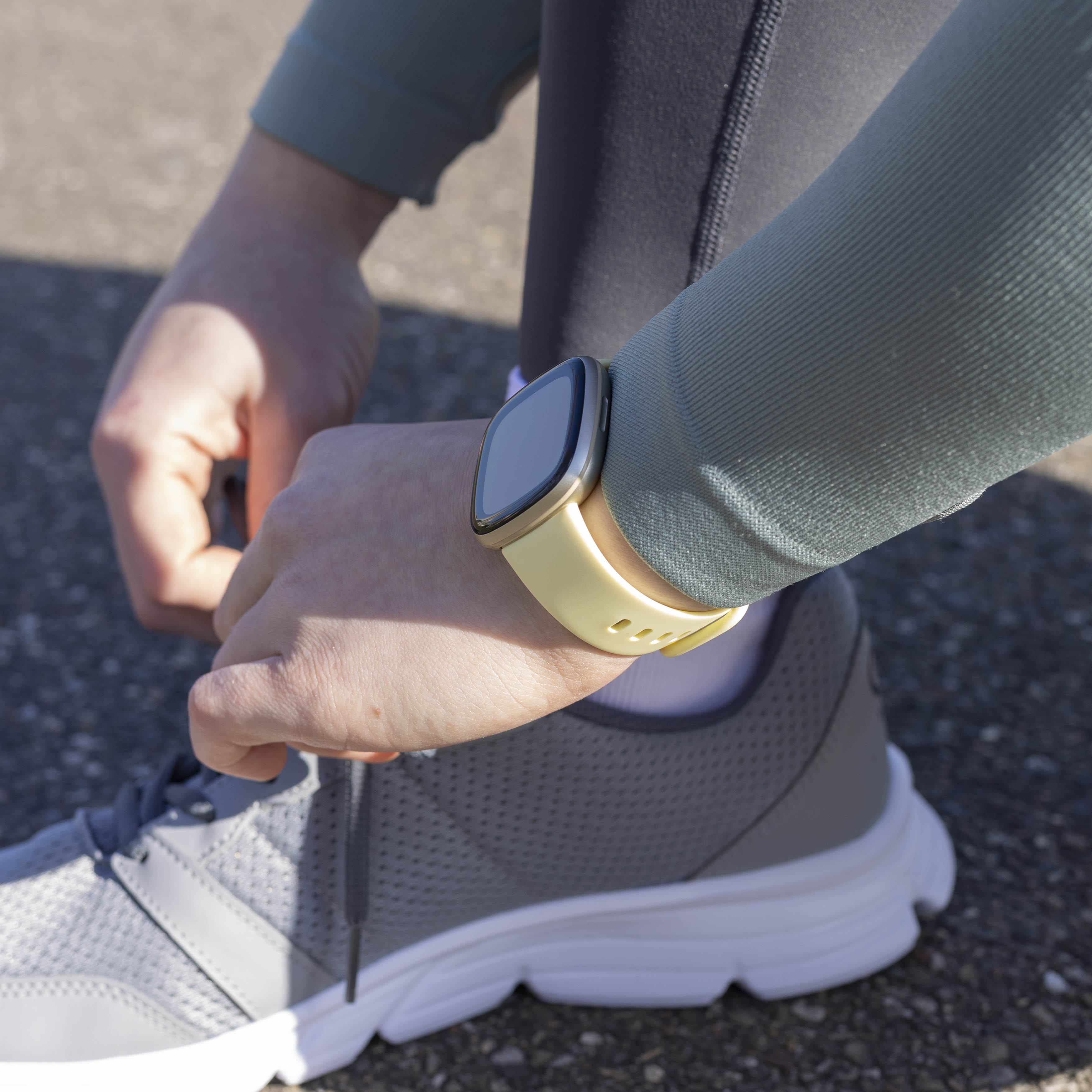 Bracelet silicone classique Fitbit Sense 2 (jaune pâle)