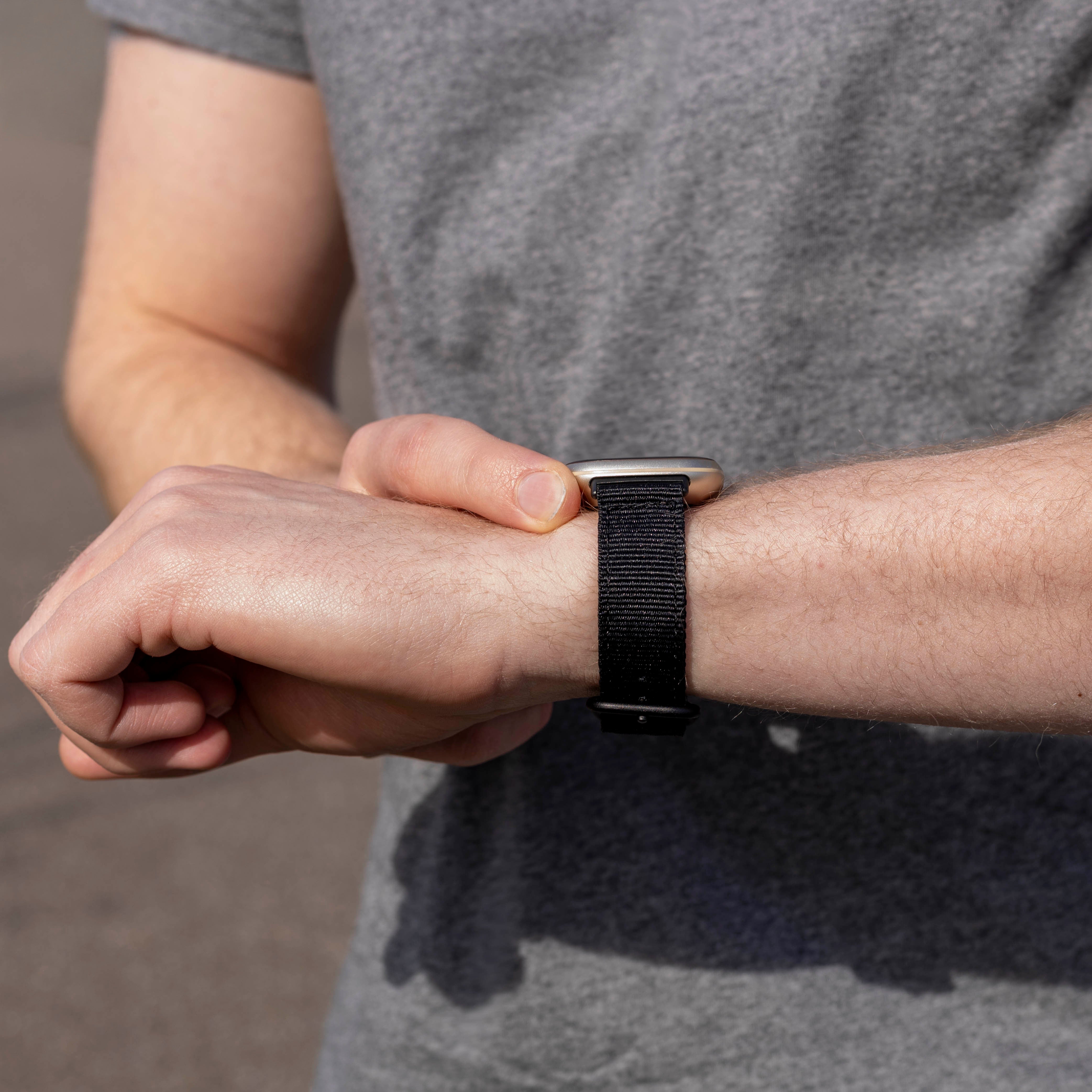 Bracelet nylon boucle Fitbit Sense (noir)