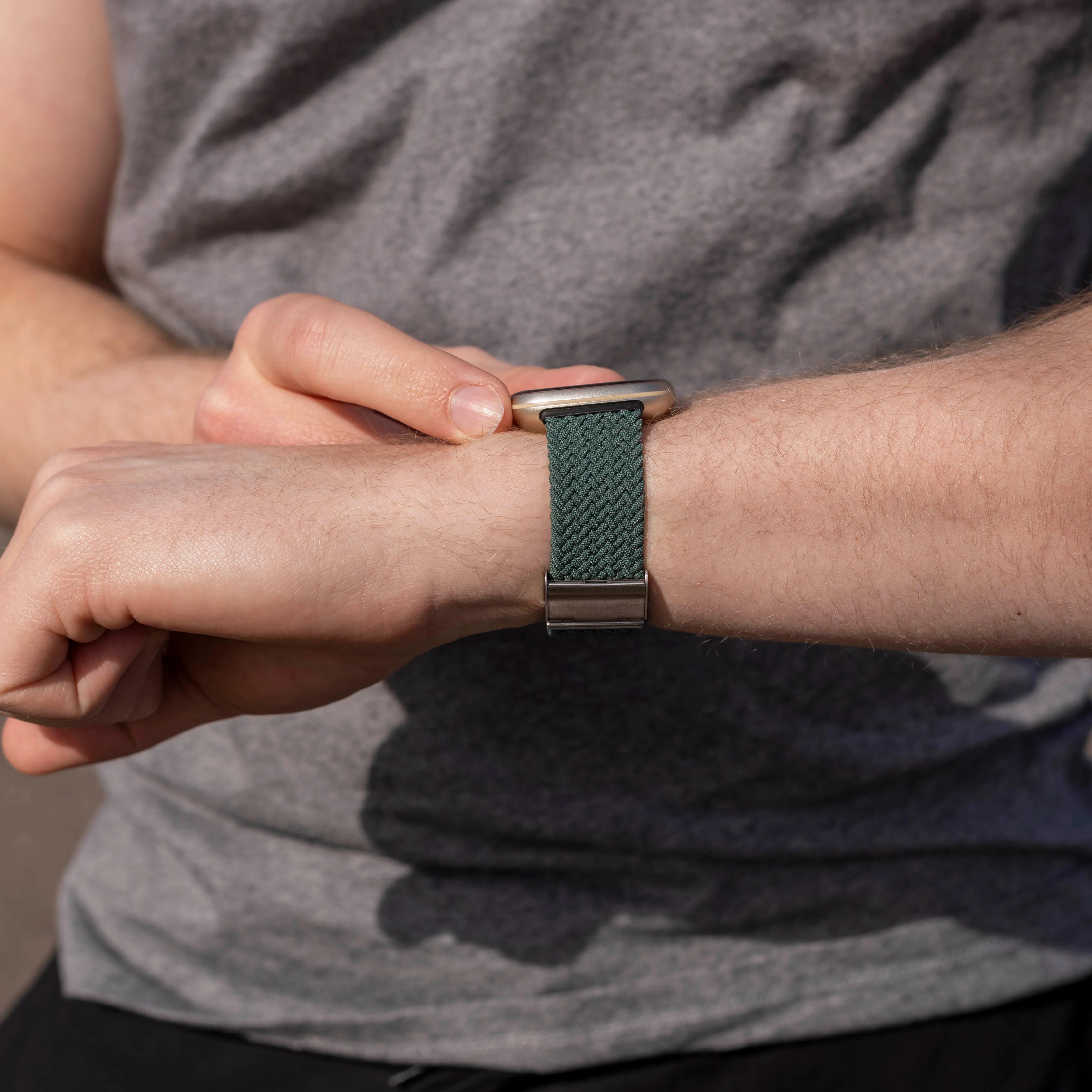 Bracelet tressé réglable Fitbit Sense (vert foncé)