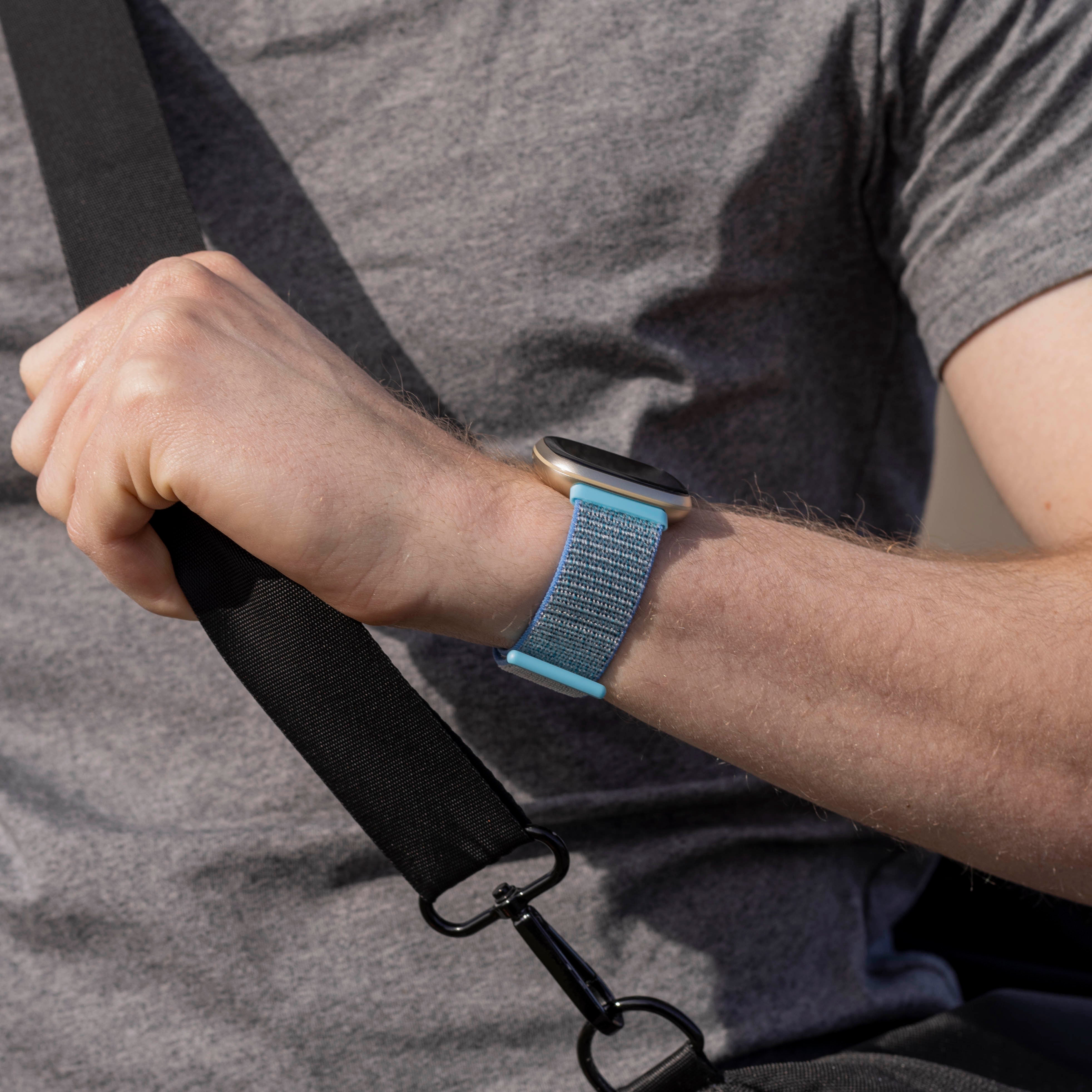 Bracelet nylon Fitbit Versa 3 (bleu clair)
