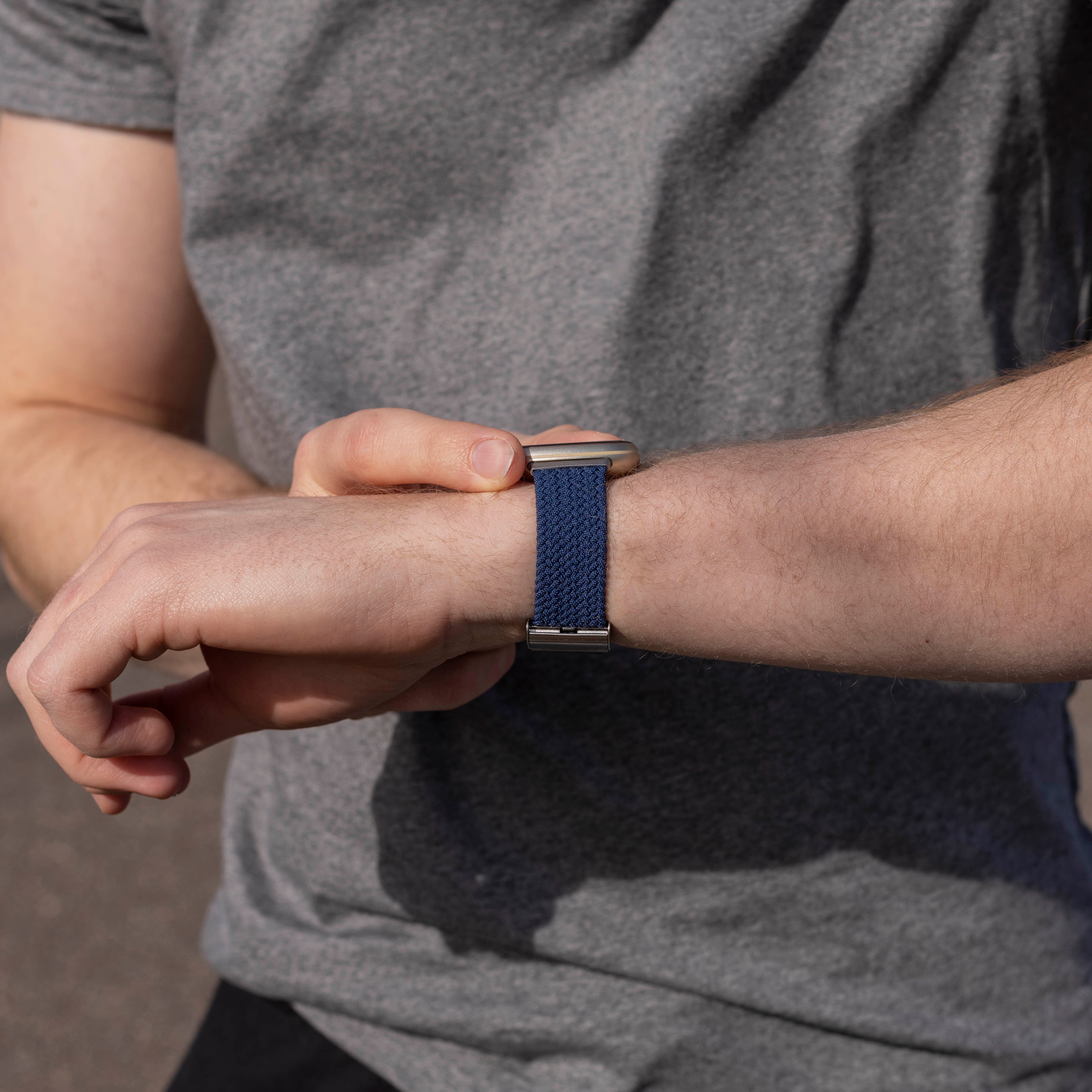 Bracelet tressé réglable Fitbit Versa 3 (bleu foncé)