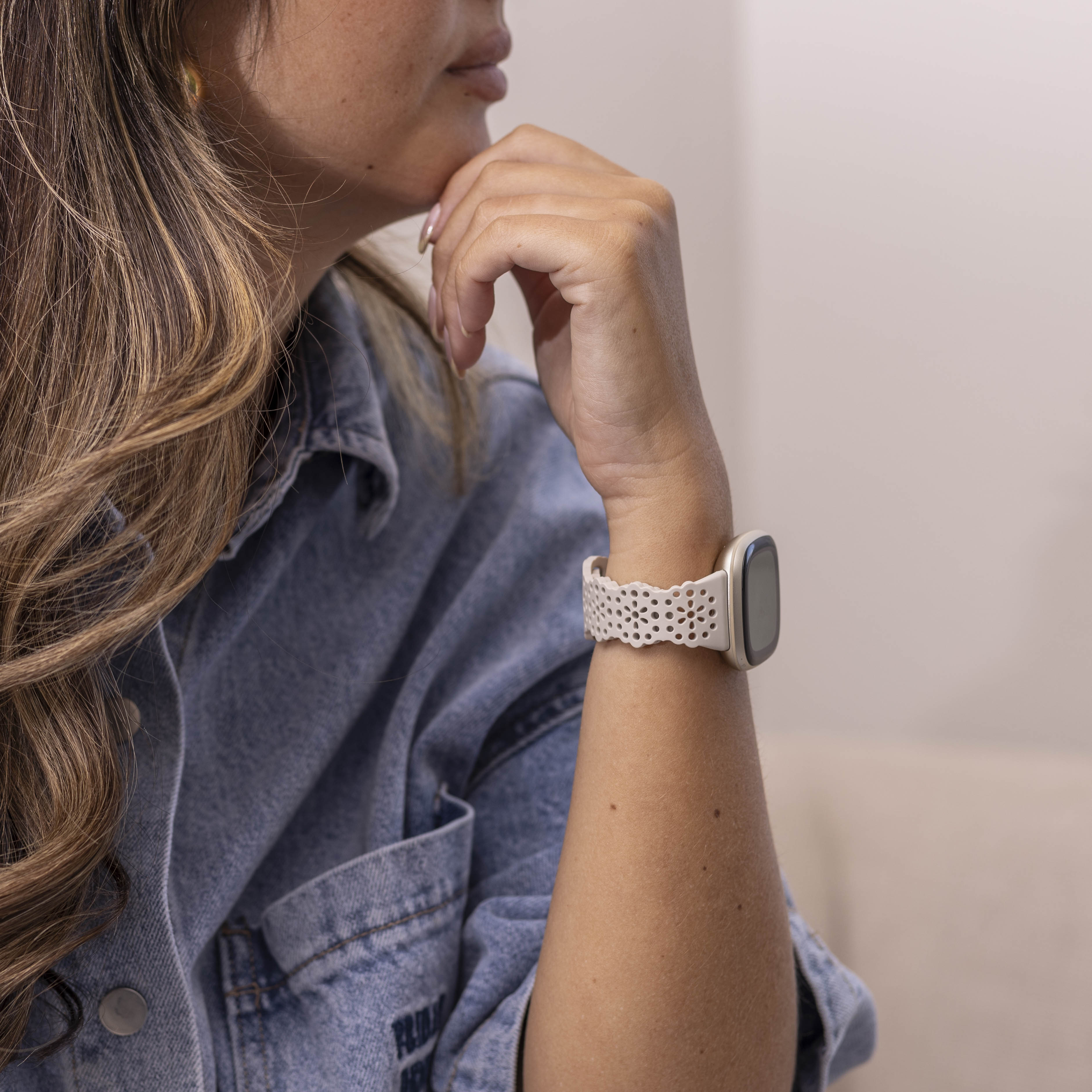 Bracelet silicone avec motif Fitbit Sense (sable rose)