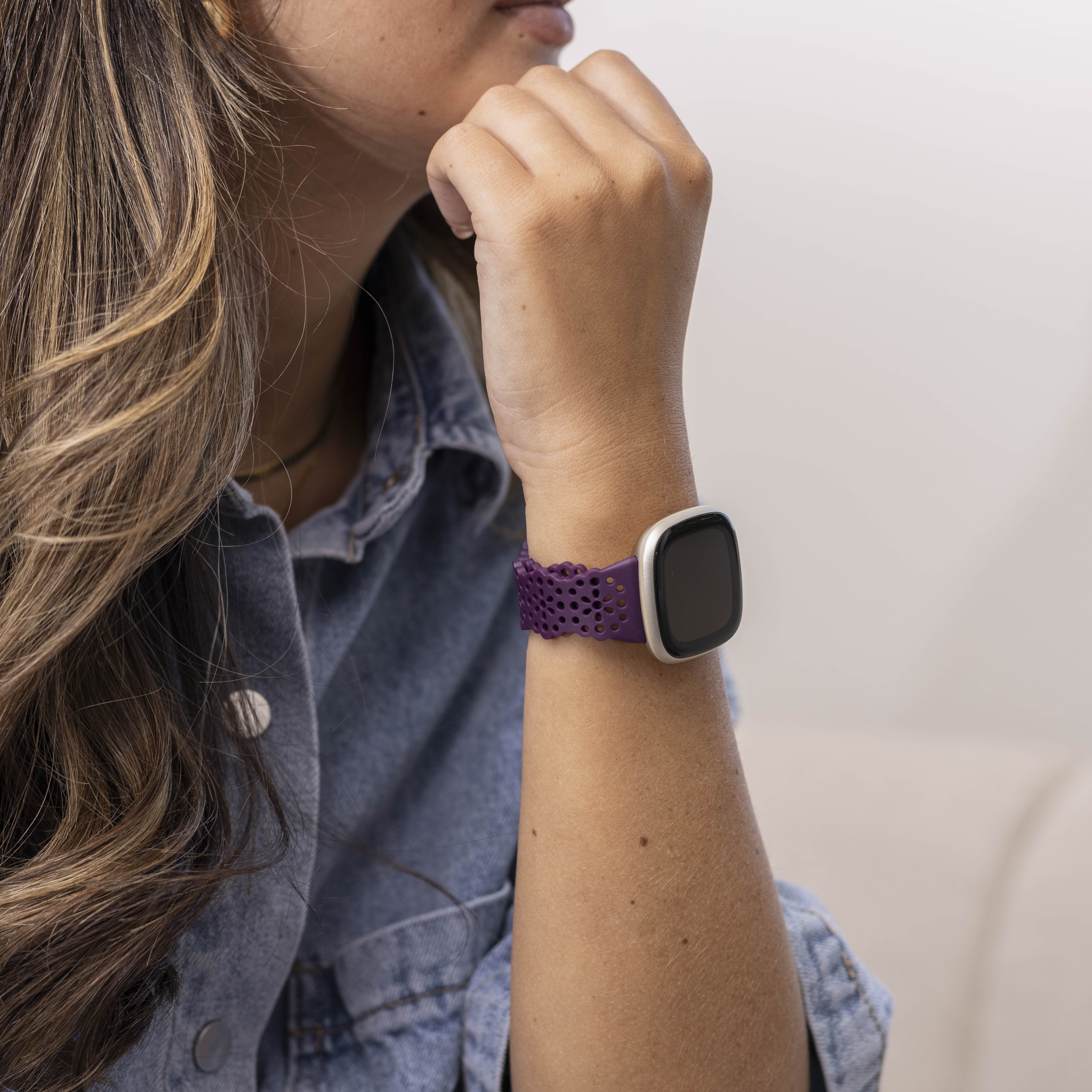Bracelet silicone avec motif Fitbit Versa 3 (violet)