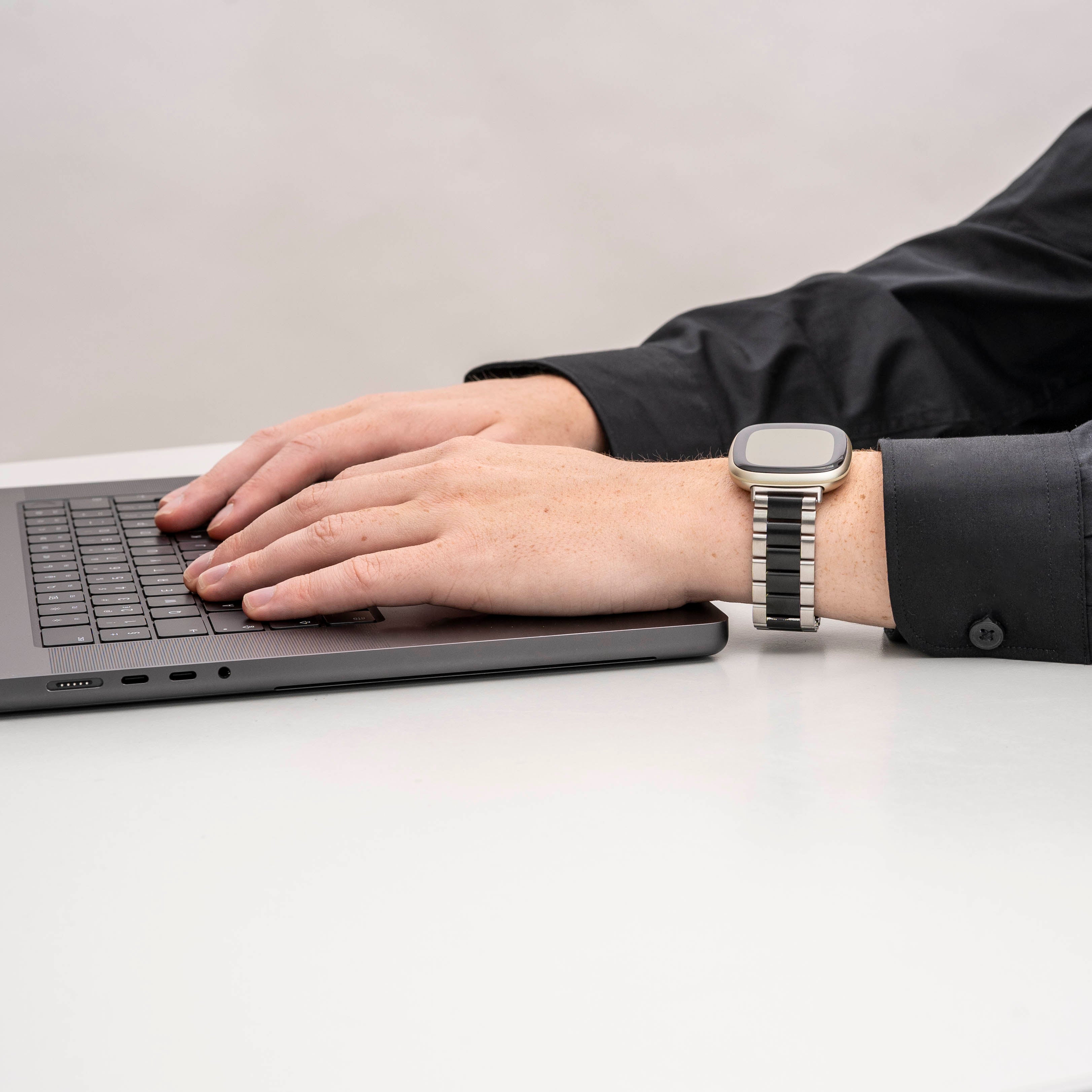 Bracelet Fitbit Sense (argent/noir)