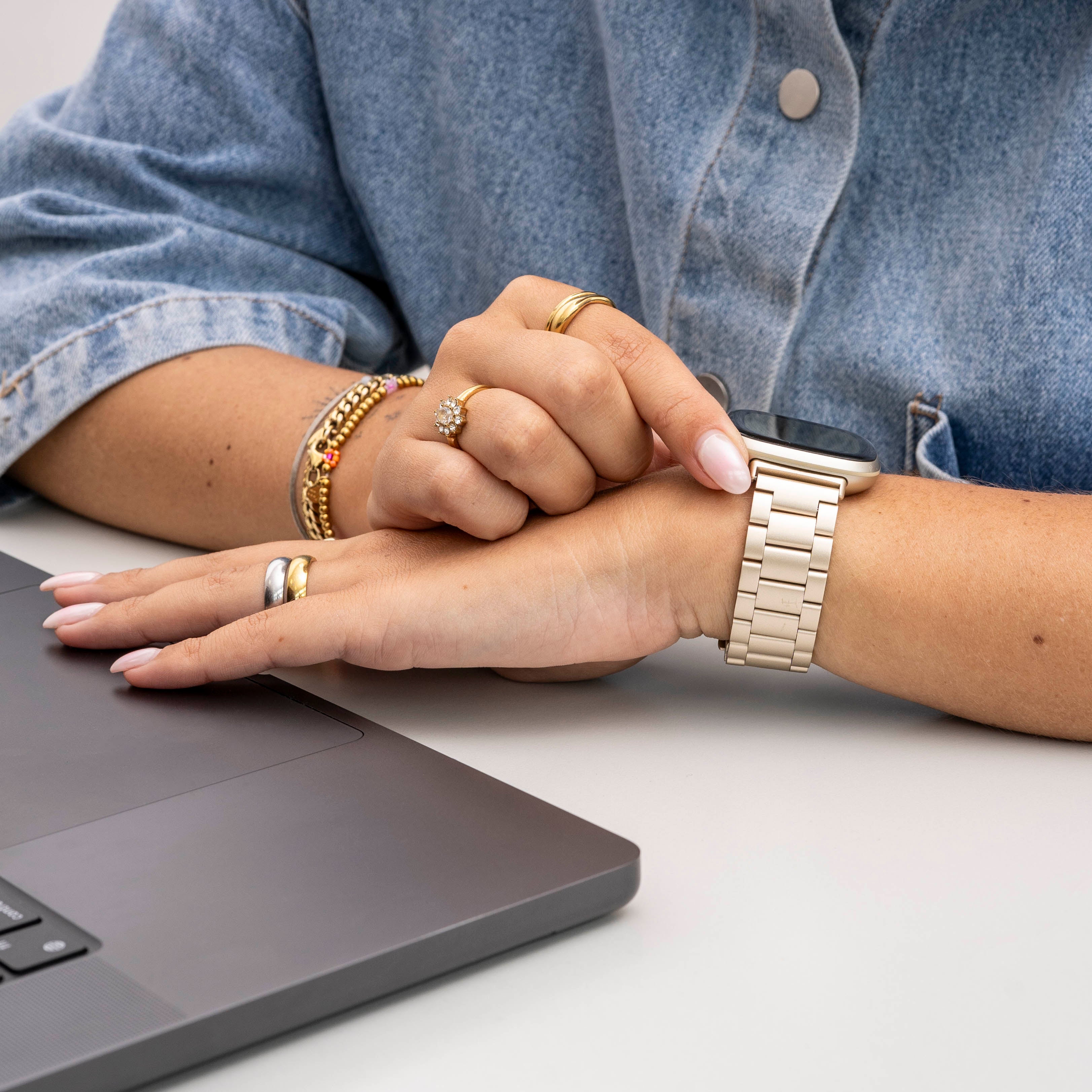 Bracelet acier Fitbit Versa 4 (or champagne)