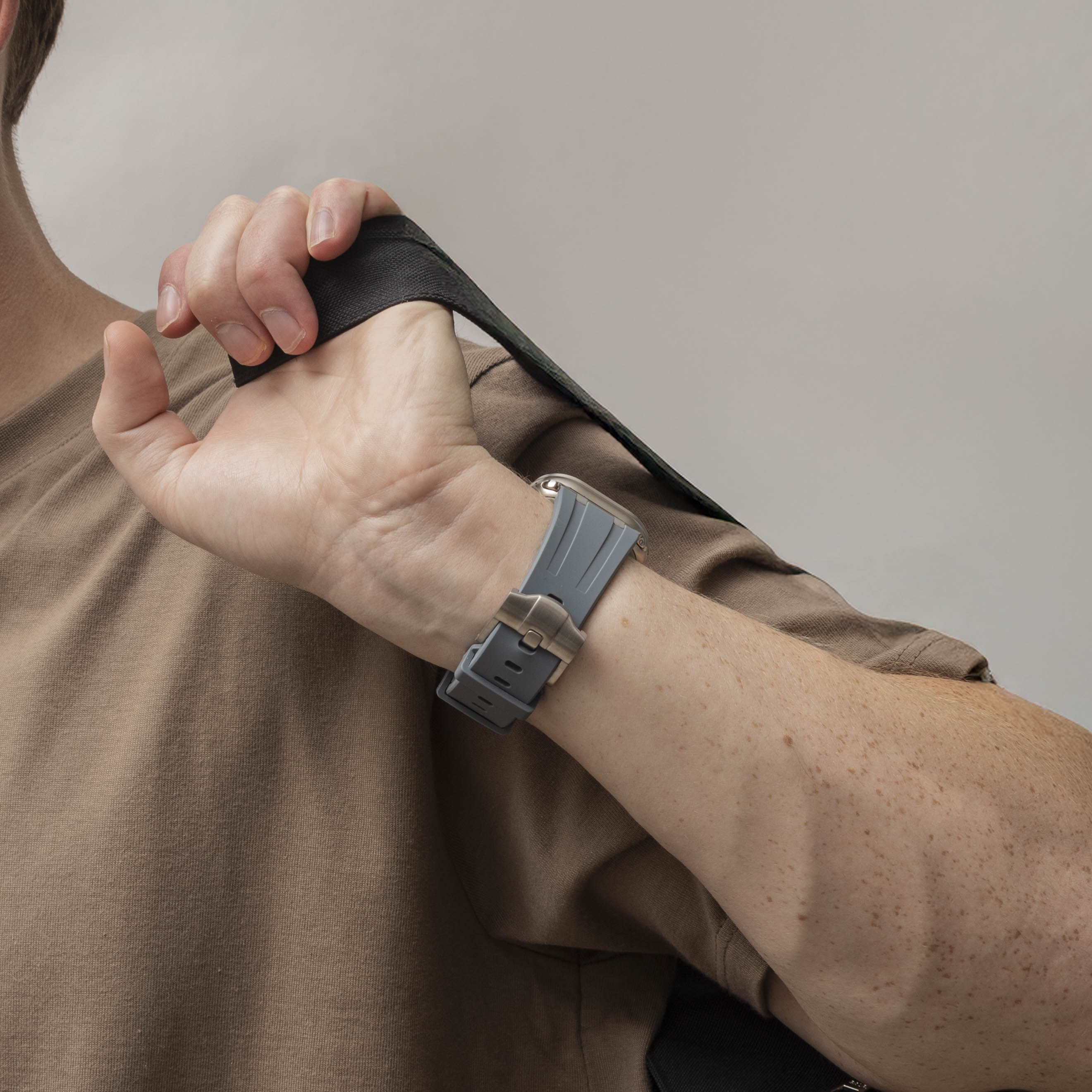 Bracelet silicone de luxe liquide Apple Watch (gris foncé avec argent)