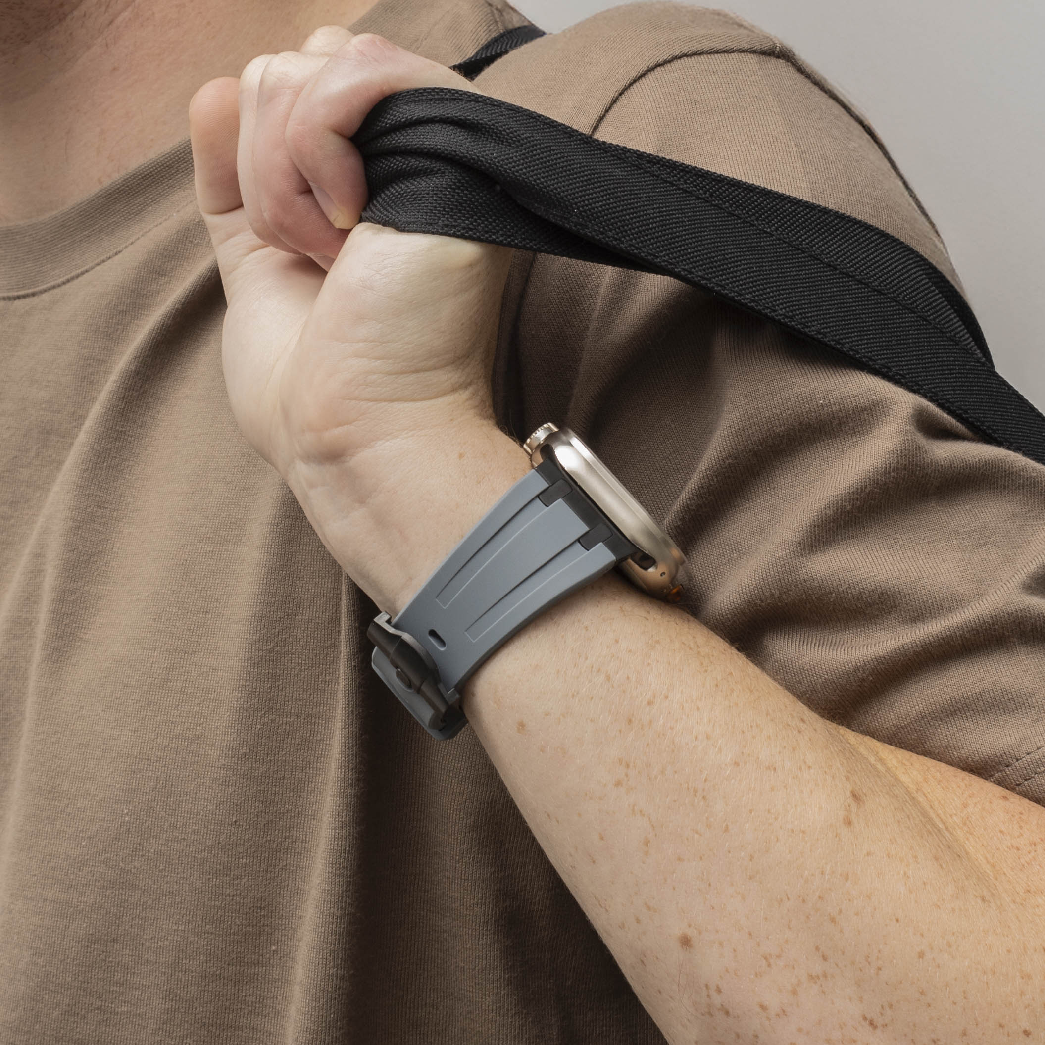 Bracelet silicone 'Luxury Liquid' Apple Watch Ultra (gris foncé avec noir)