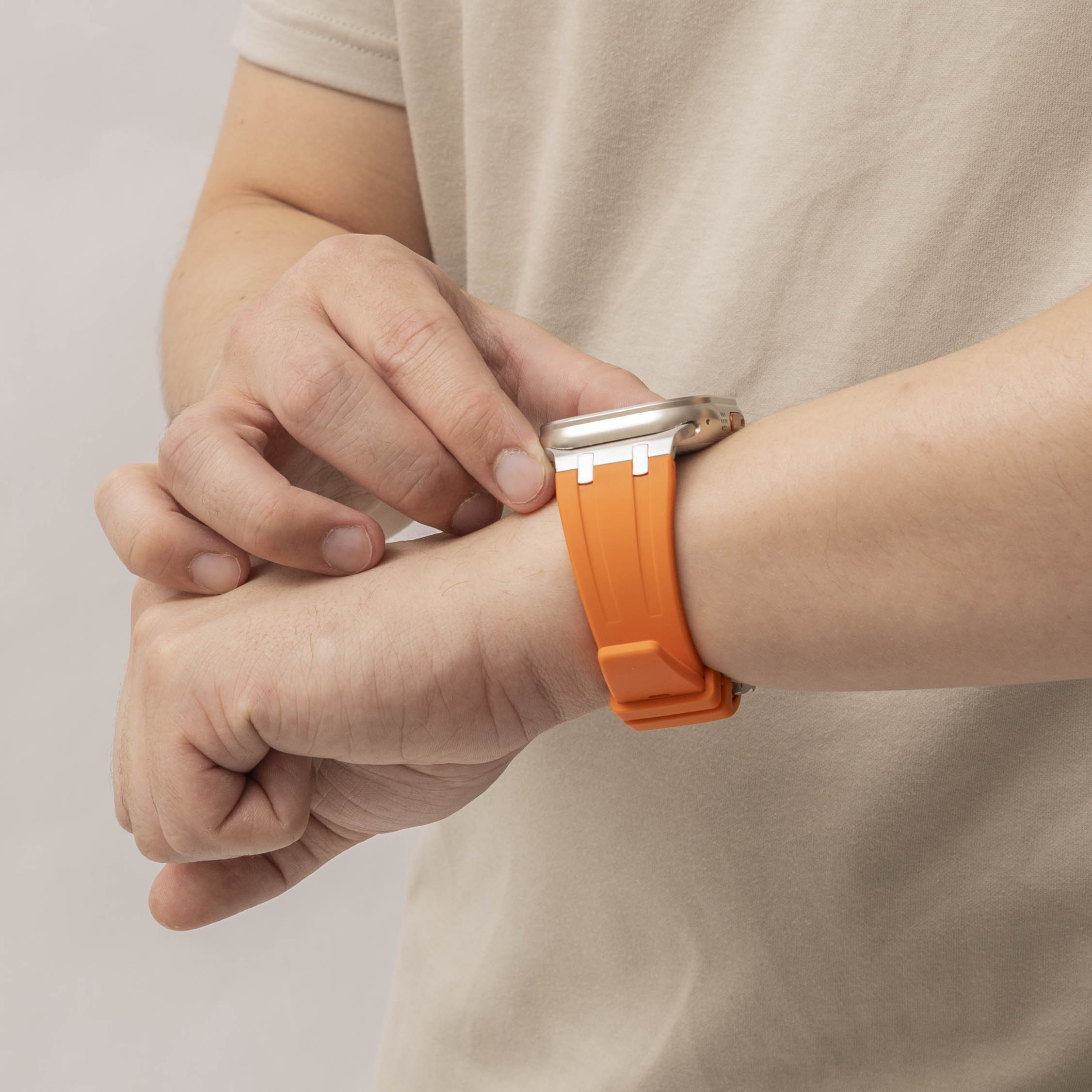 Bracelet silicone 'Luxury Liquid' Apple Watch Ultra (orange avec argent)