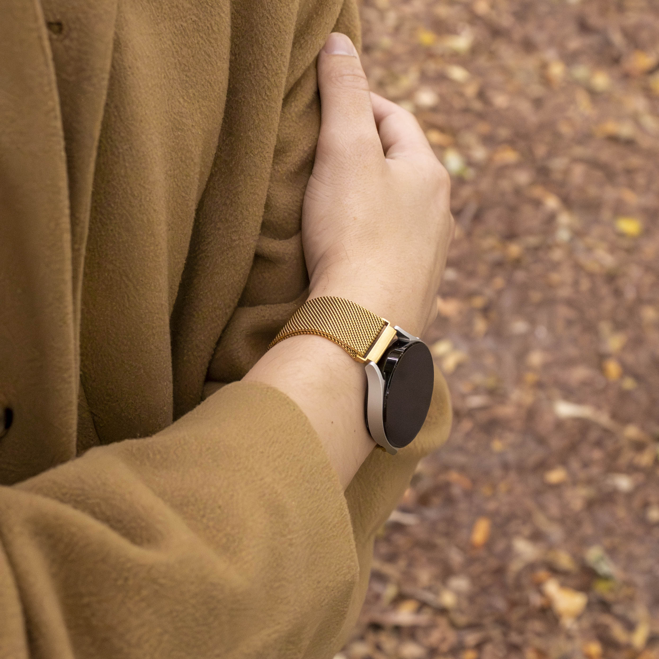 Samsung Galaxy Watch 4 Classic 46mm Milanese Strap (Gold)