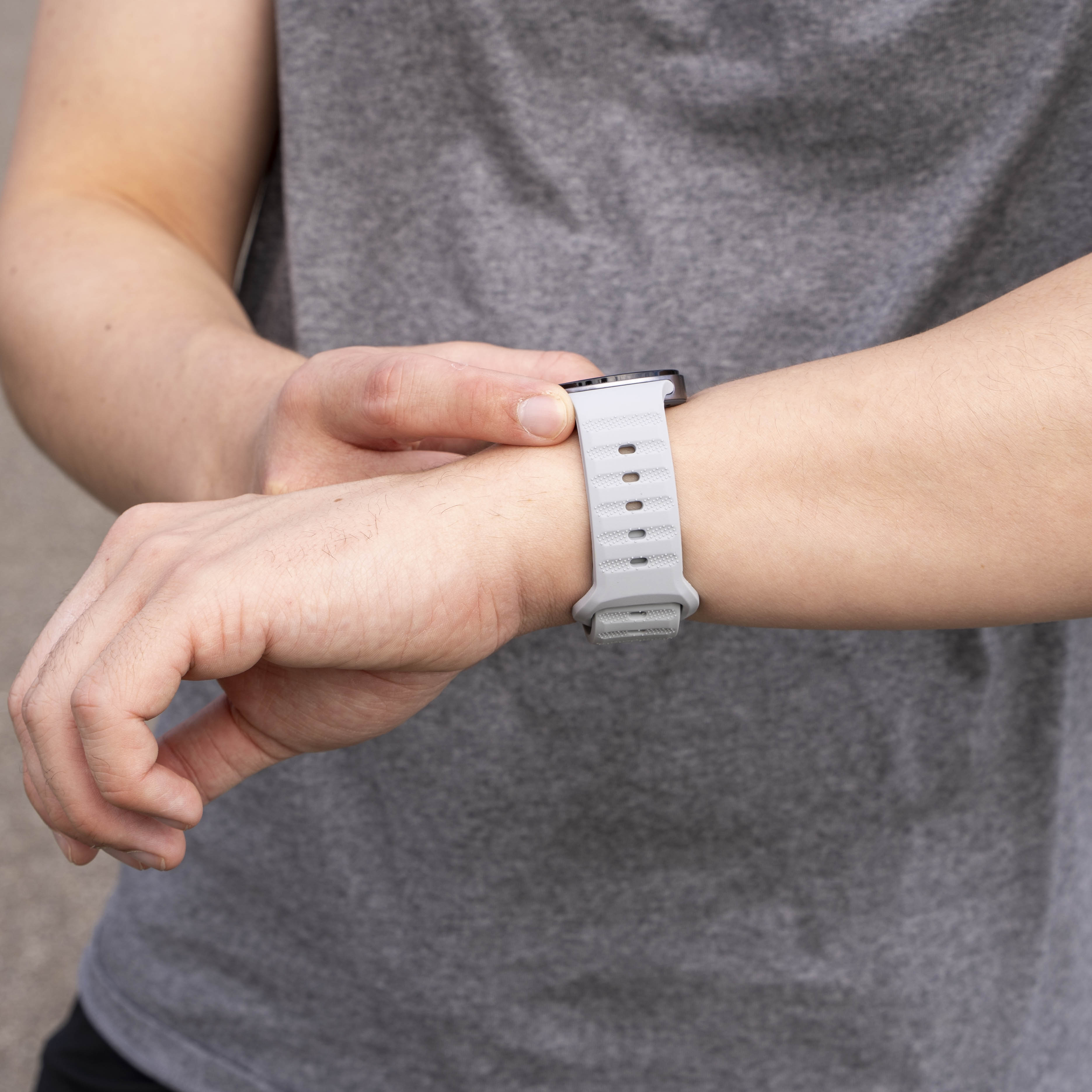 Bracelet silicone outdoor Samsung Galaxy Watch 8 - 44mm (gris)