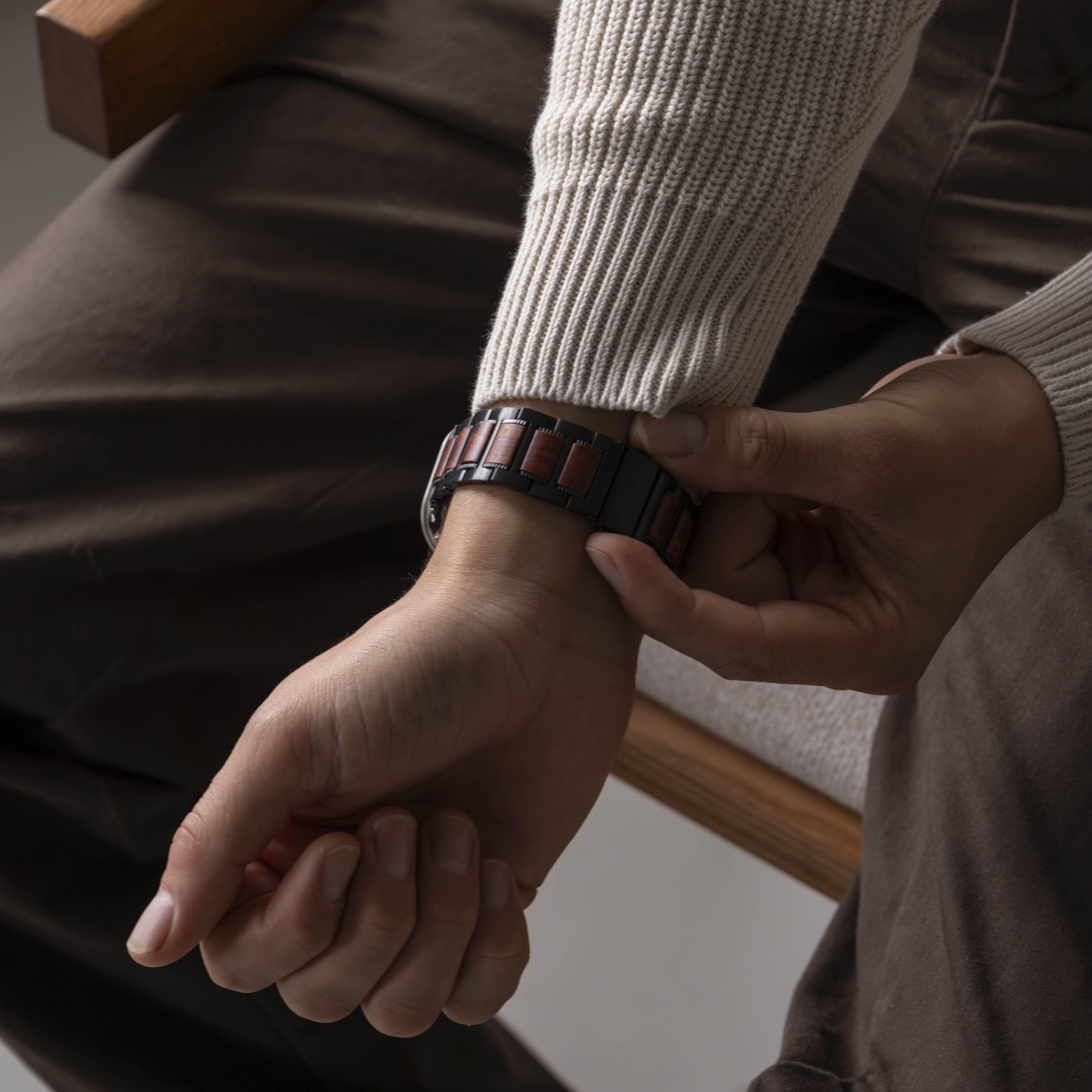 Apple Watch Steel/Wood Strap (Black/Brown)