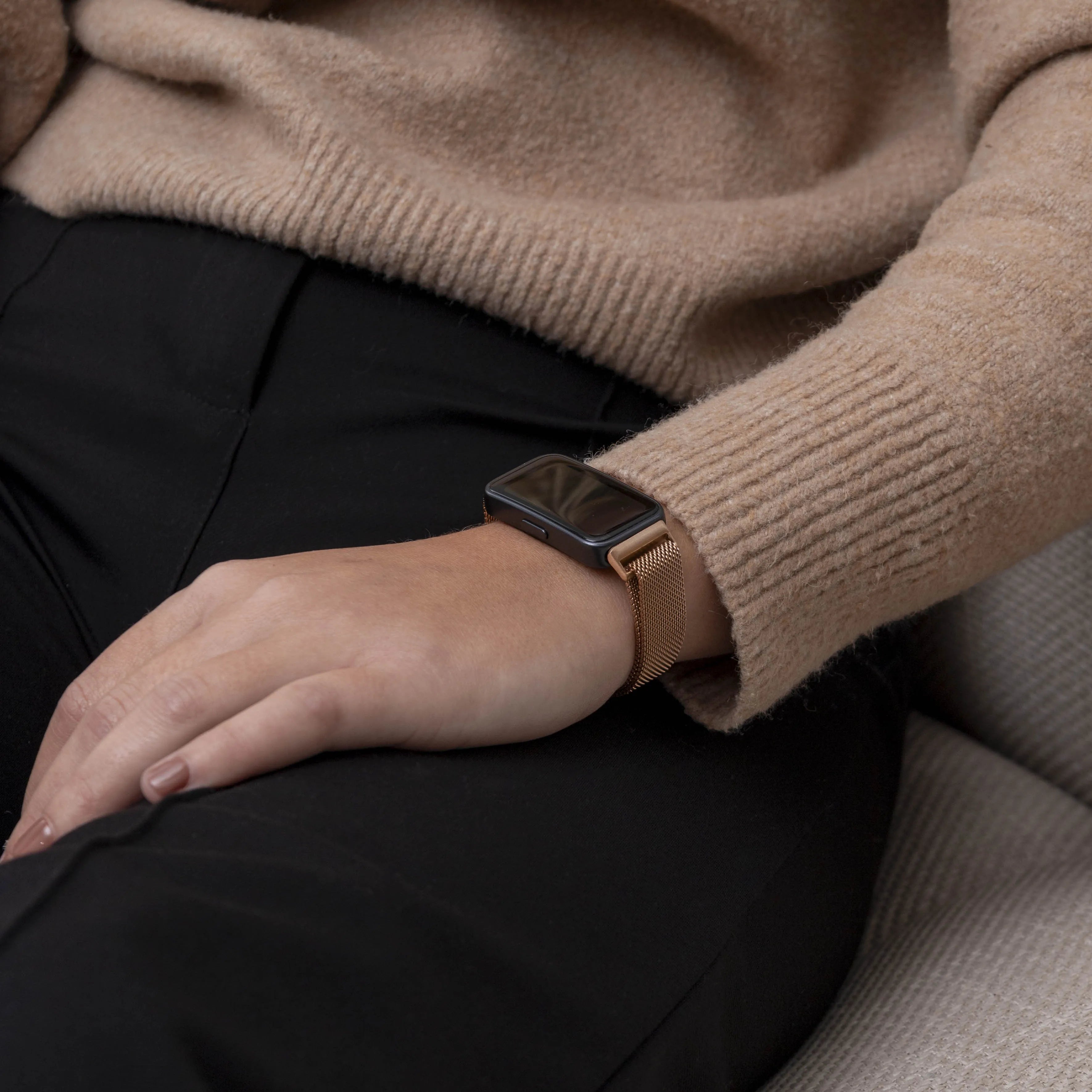 Milanese Strap, rose gold, lifestyle photo