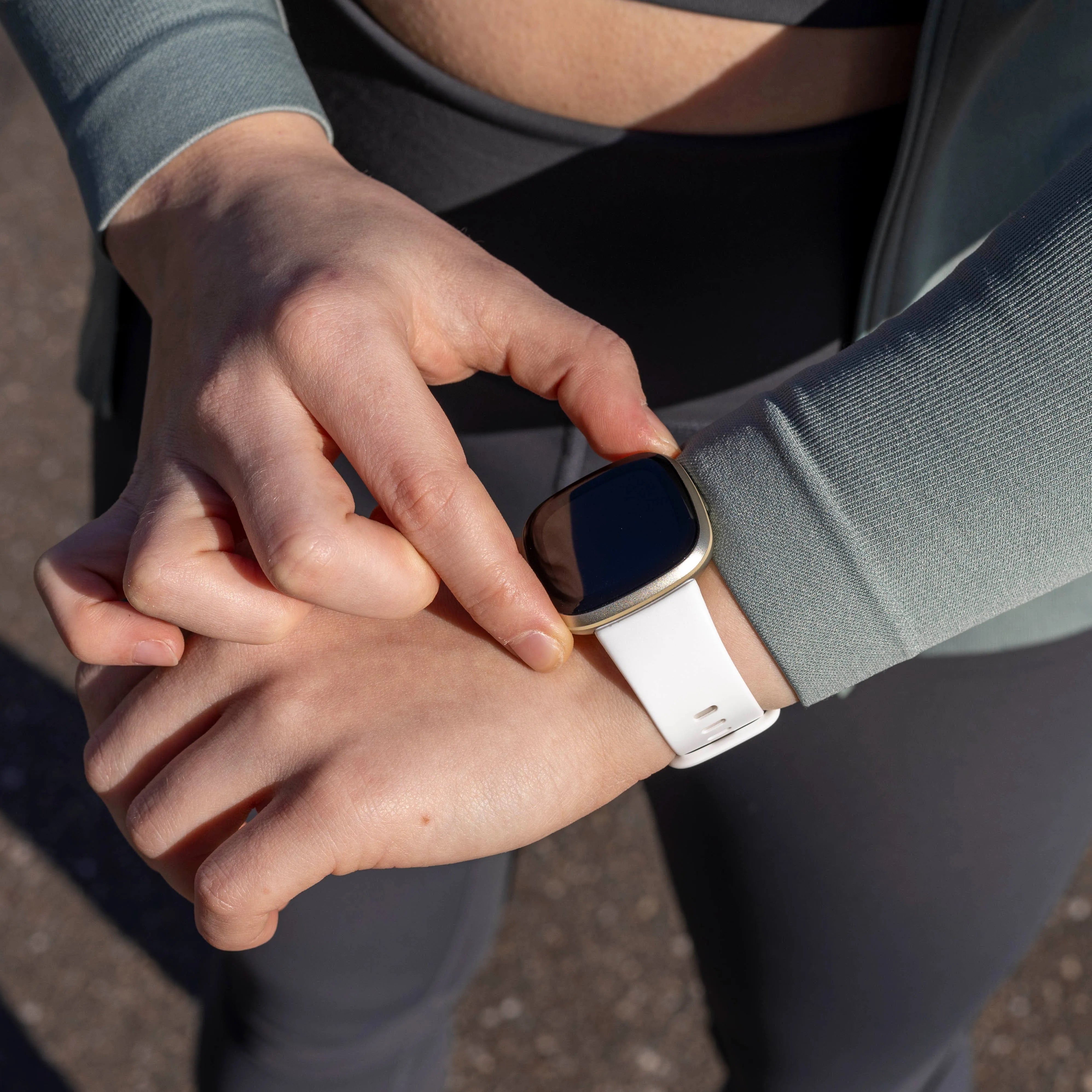 Bracelet silicone classique Fitbit Versa 3 (blanc)