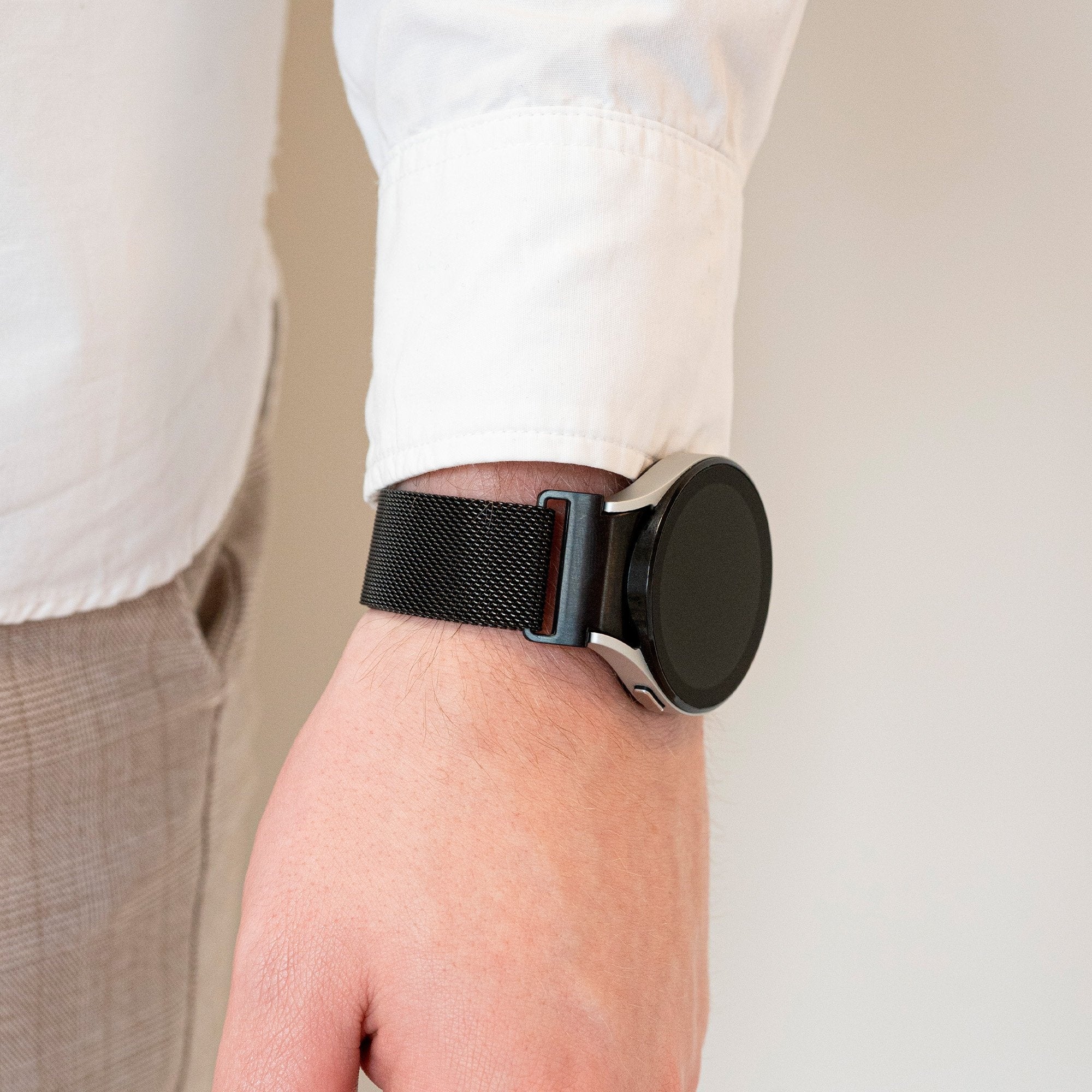 Milanese Strap 'One Push', black, lifestyle photo