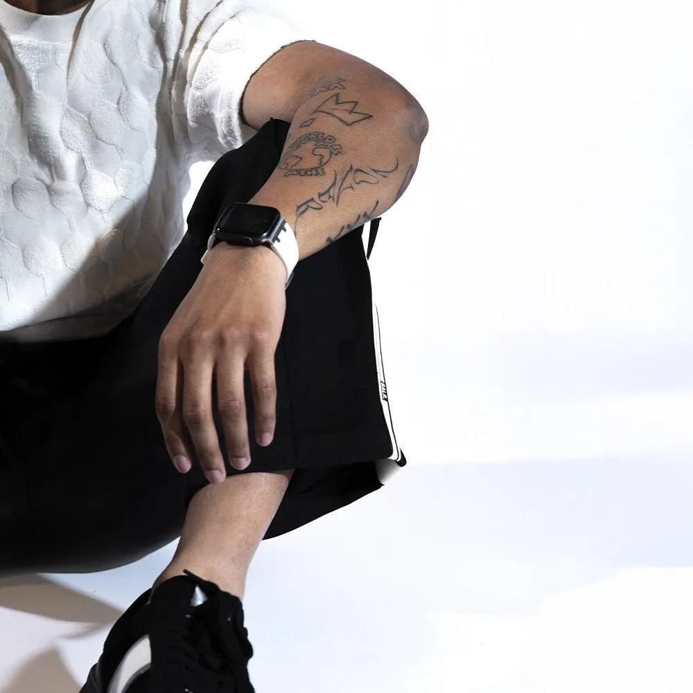 BALR. Bracelet en silicone ultra liquide pour Apple Watch (beige/argent)