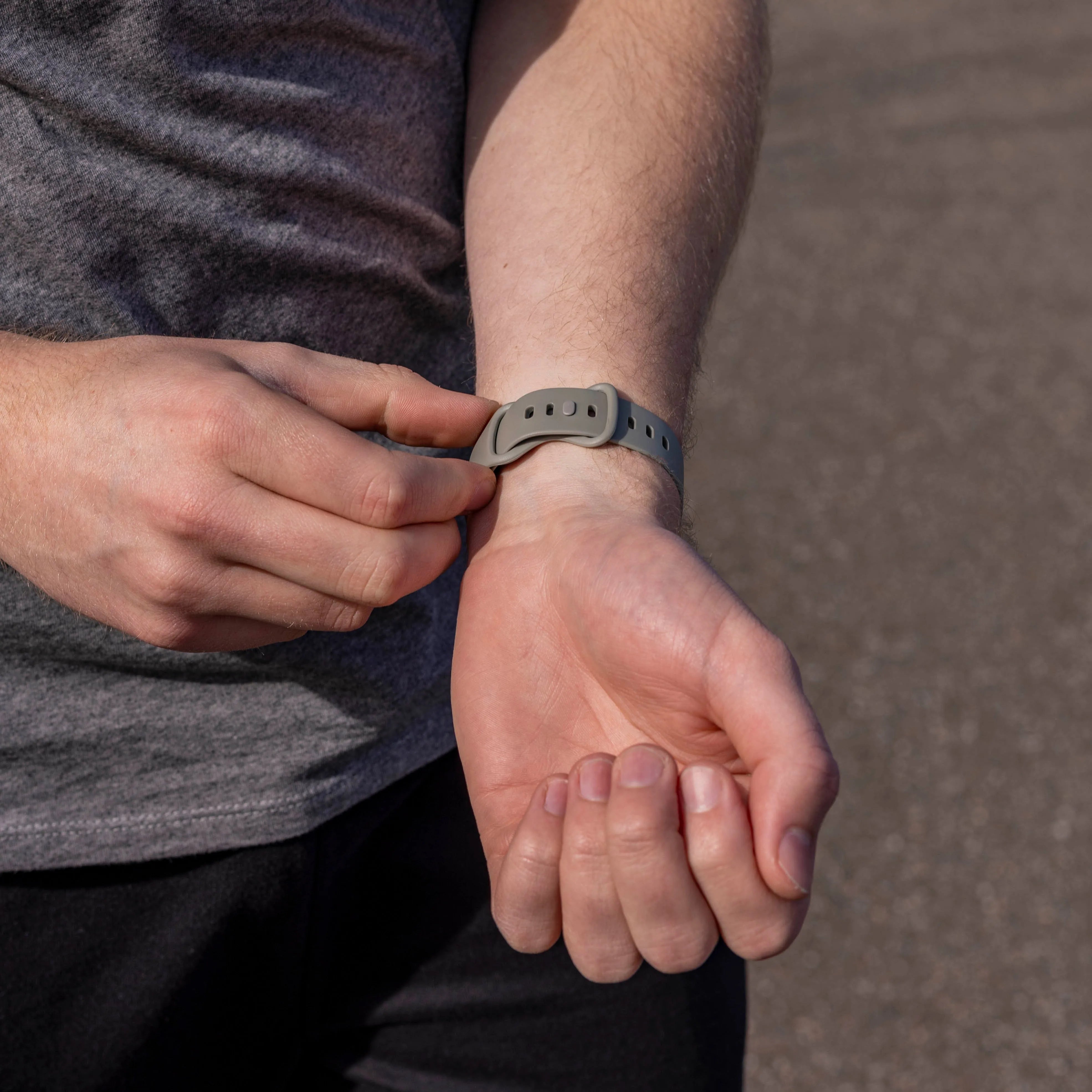 Bracelet silicone classique Fitbit Versa 3 (gris)
