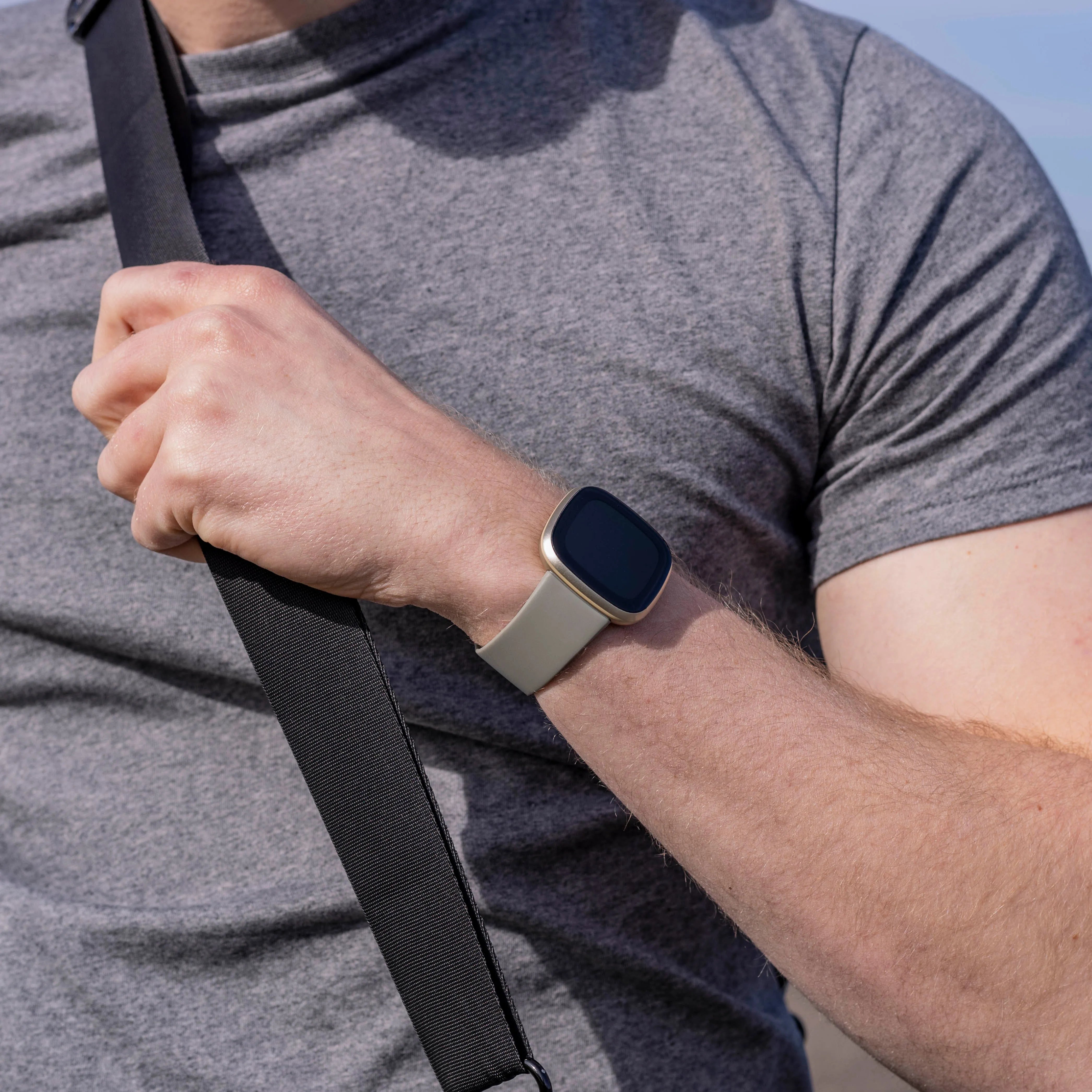 Bracelet silicone classique Fitbit Versa 3 (gris)