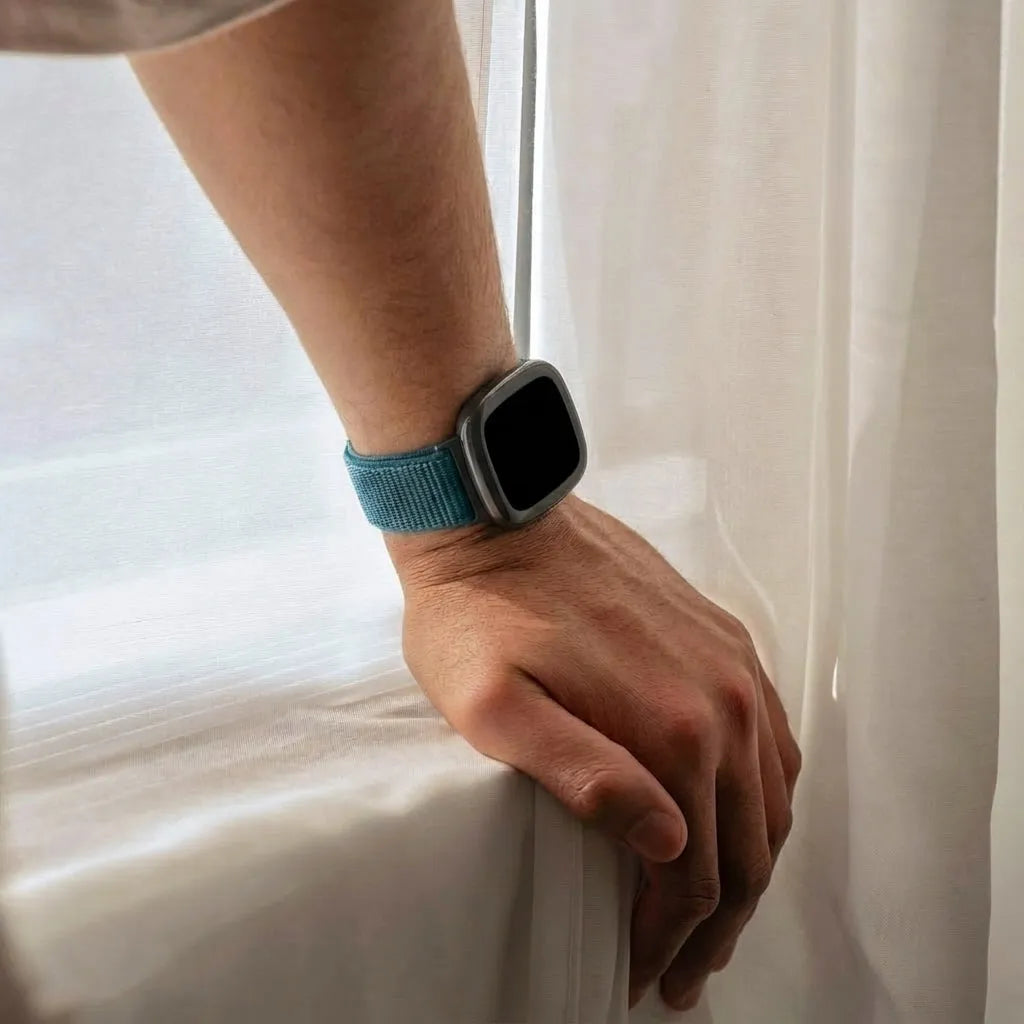 Bracelet nylon Fitbit Versa 4 (bleu)