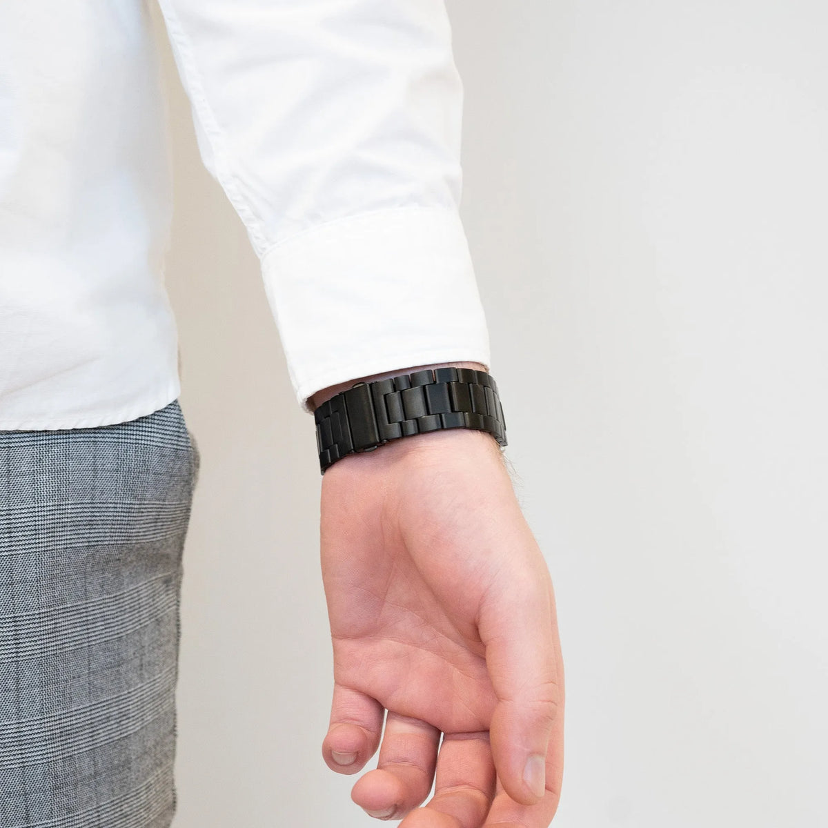 Titanium Strap 'Classic', black, lifestyle photo