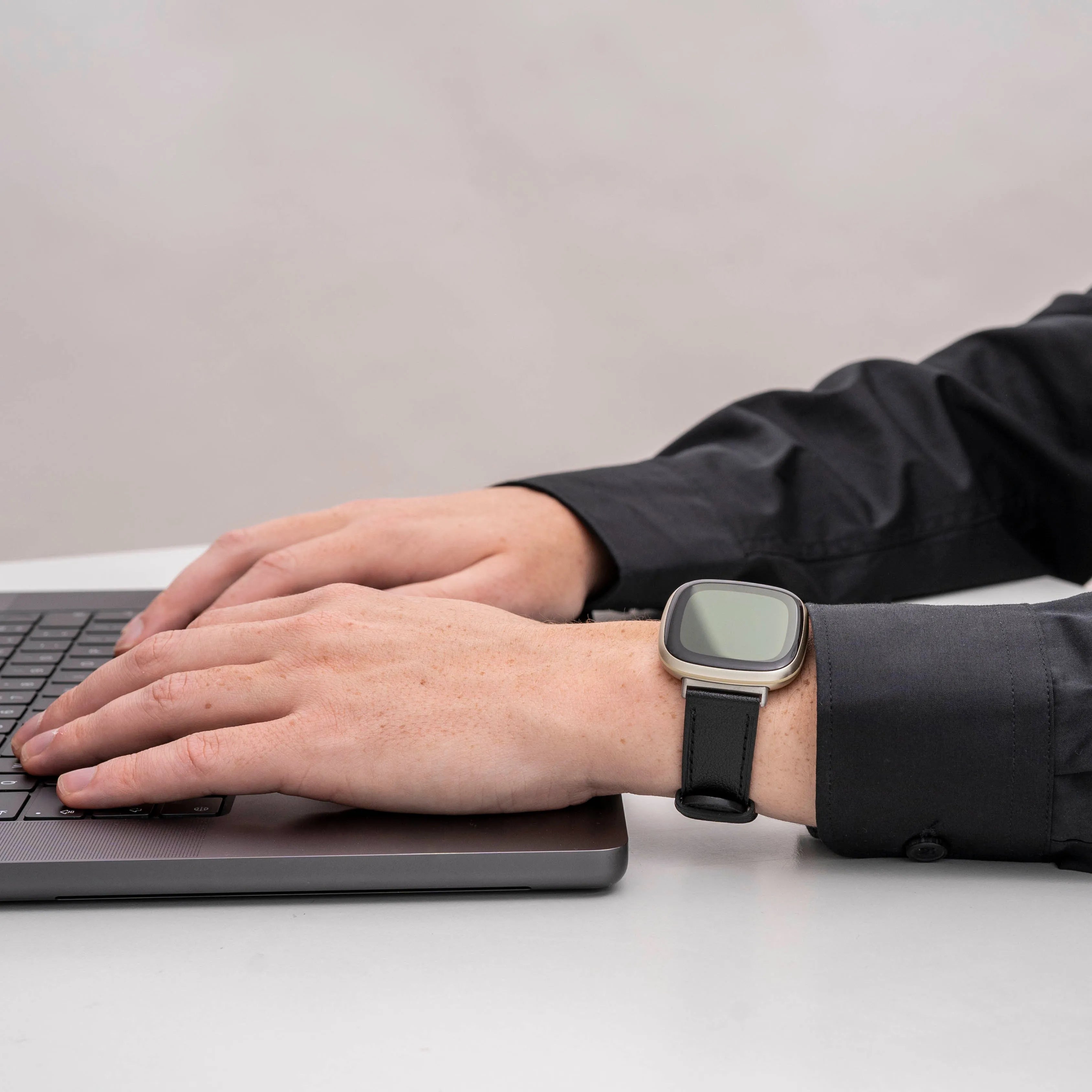 Bracelet cuir Fitbit Sense 2 (serré noir)