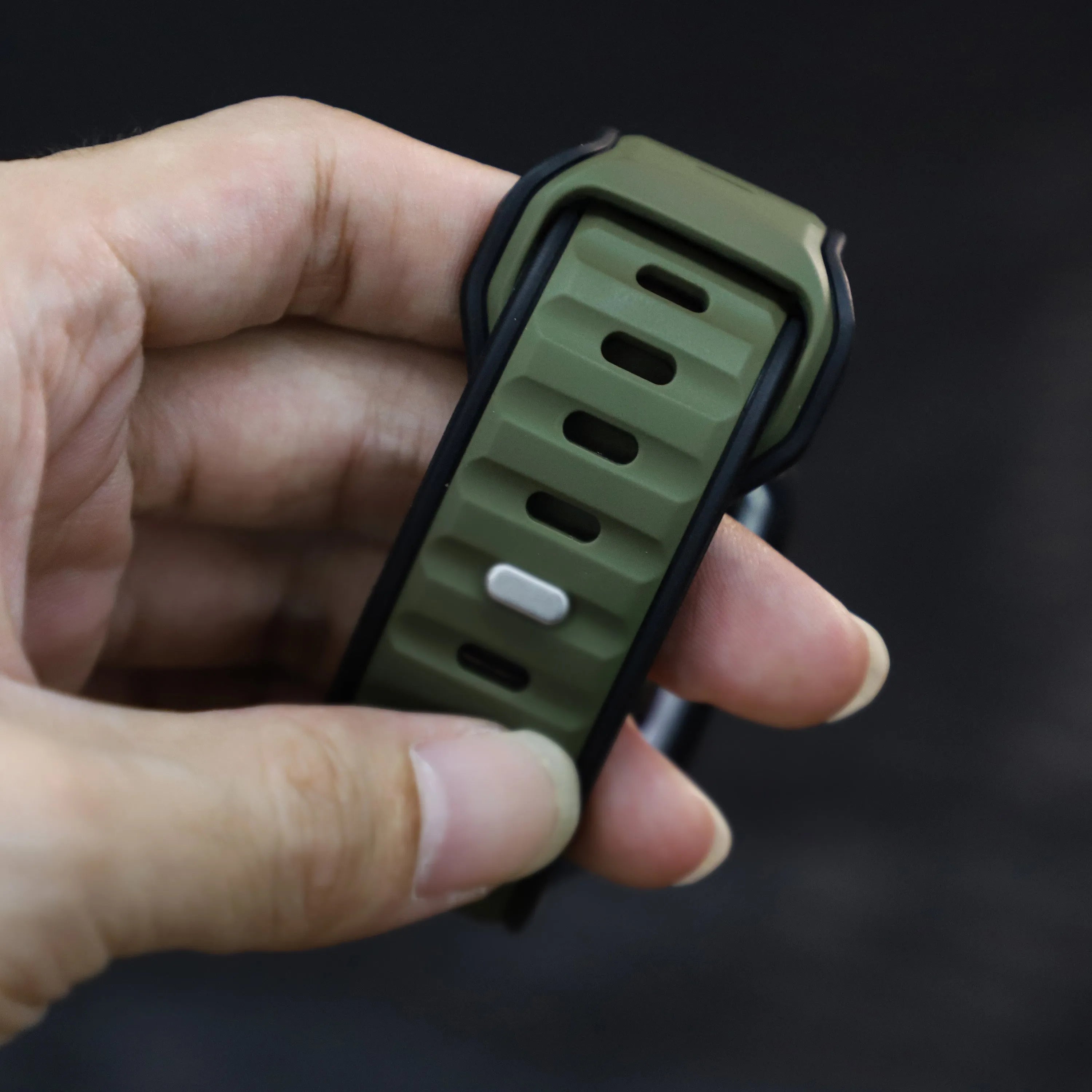 Bracelet silicone outdoor pour Apple Watch (vert armée/noir)