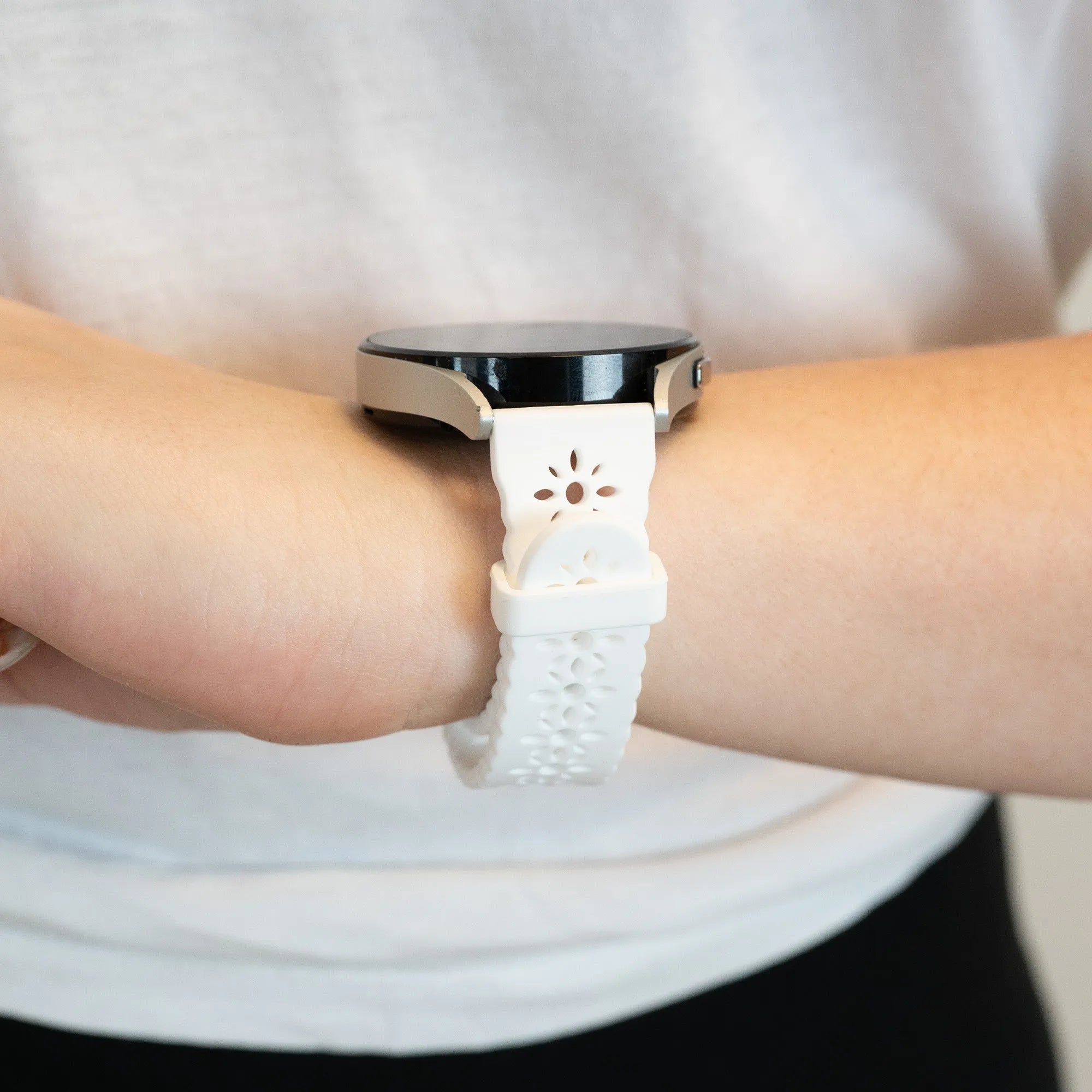 Bandz Pebble Round 2 - 20mm Patterned Silicone Strap (White)