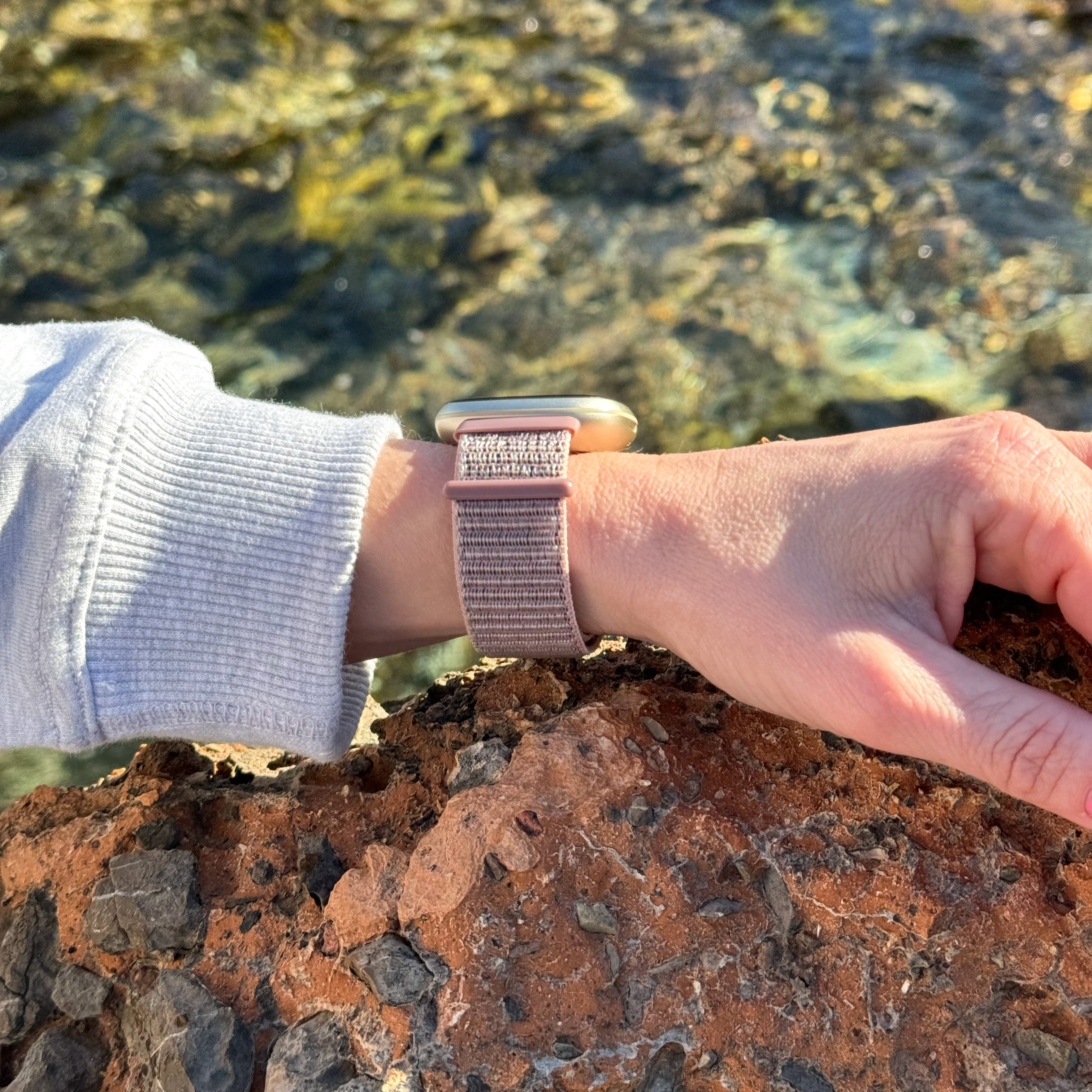 Bracelet nylon Fitbit Sense (rose sablé)