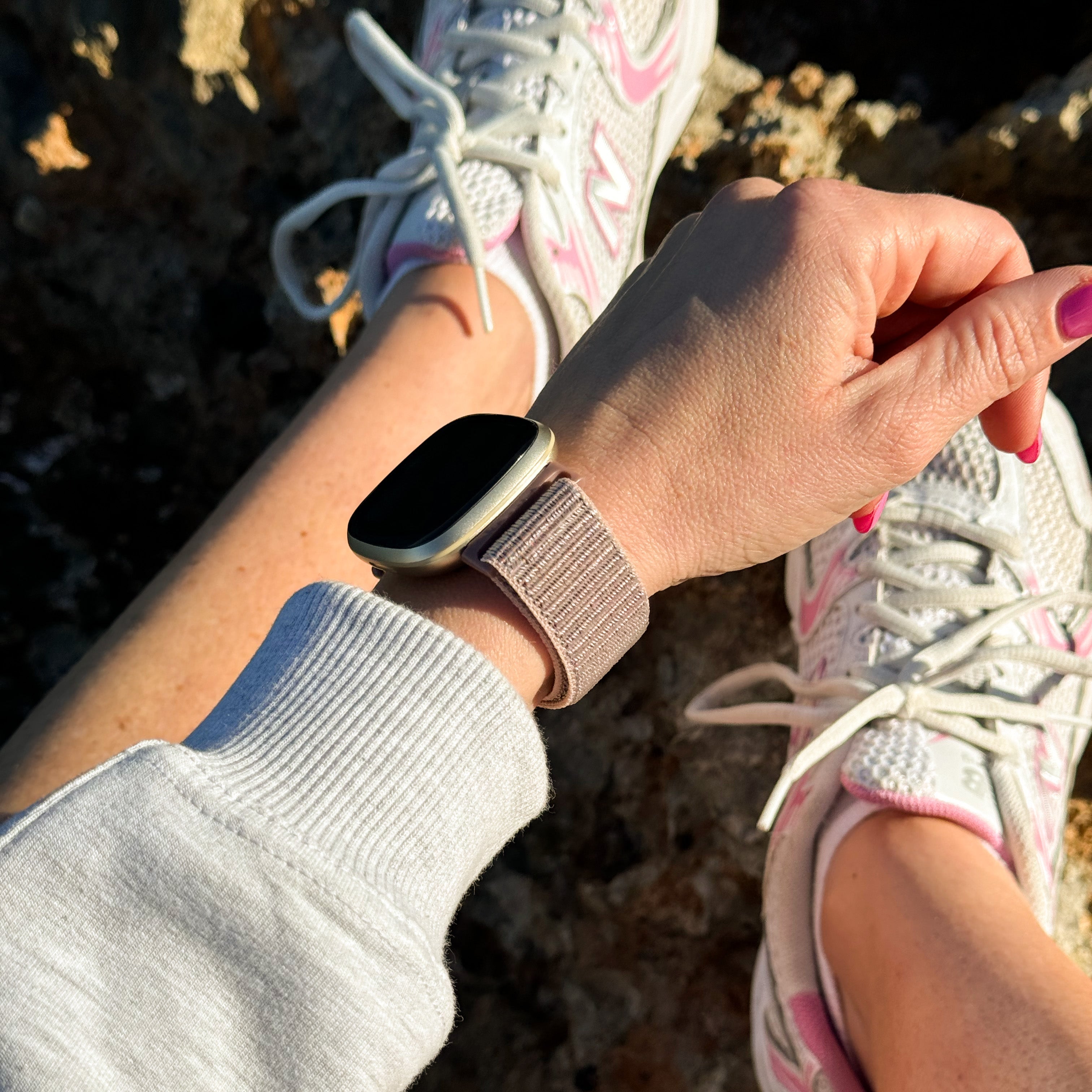Bracelet nylon Fitbit Sense (rose sablé)