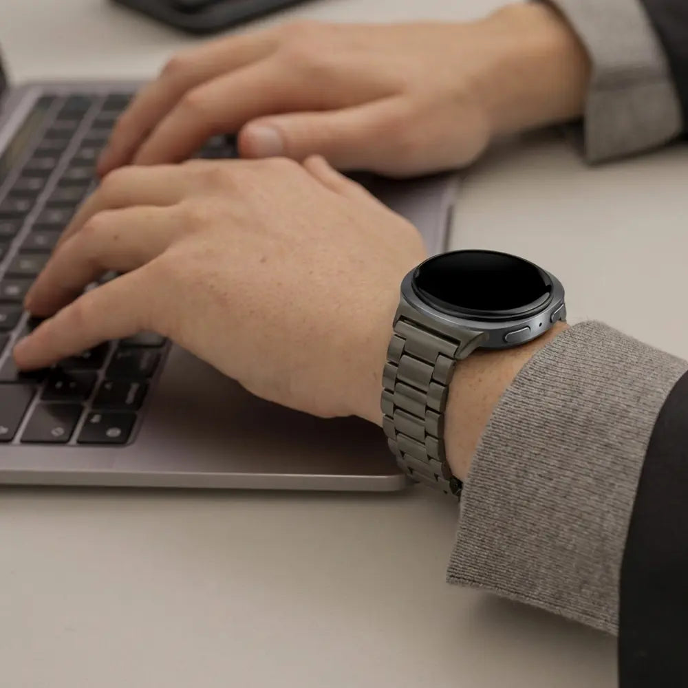 Samsung Galaxy Watch 8 - 44mm titanium bandje (grafiet)