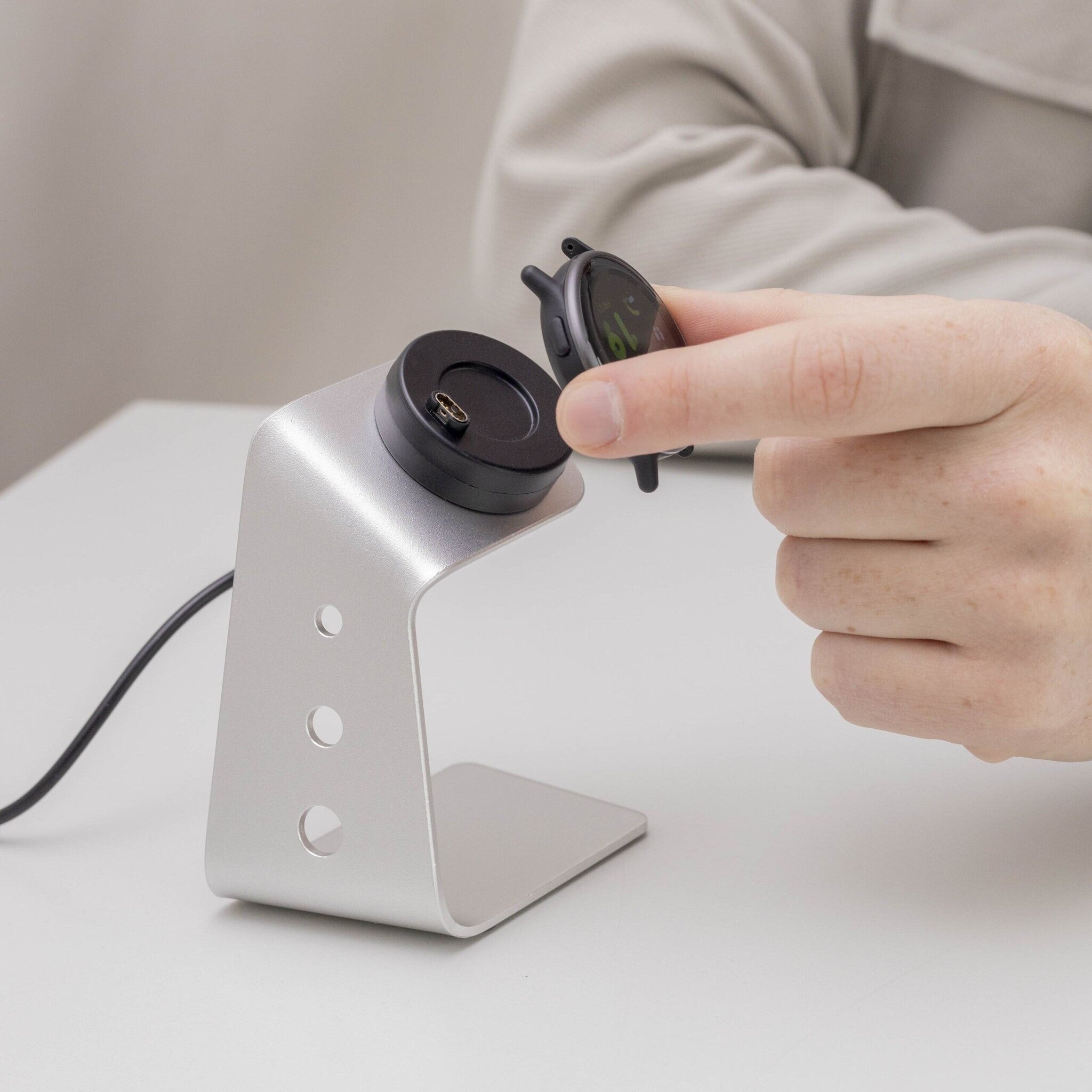 Chargeur avec station d'accueil Garmin Fenix 5/6/7/8 (argent)