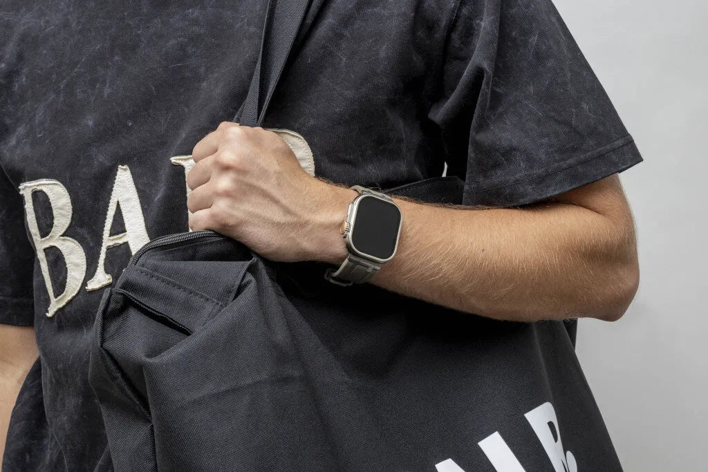 BALR. Bracelet silicone Apple Watch Ultra Liquid (marron/titane)