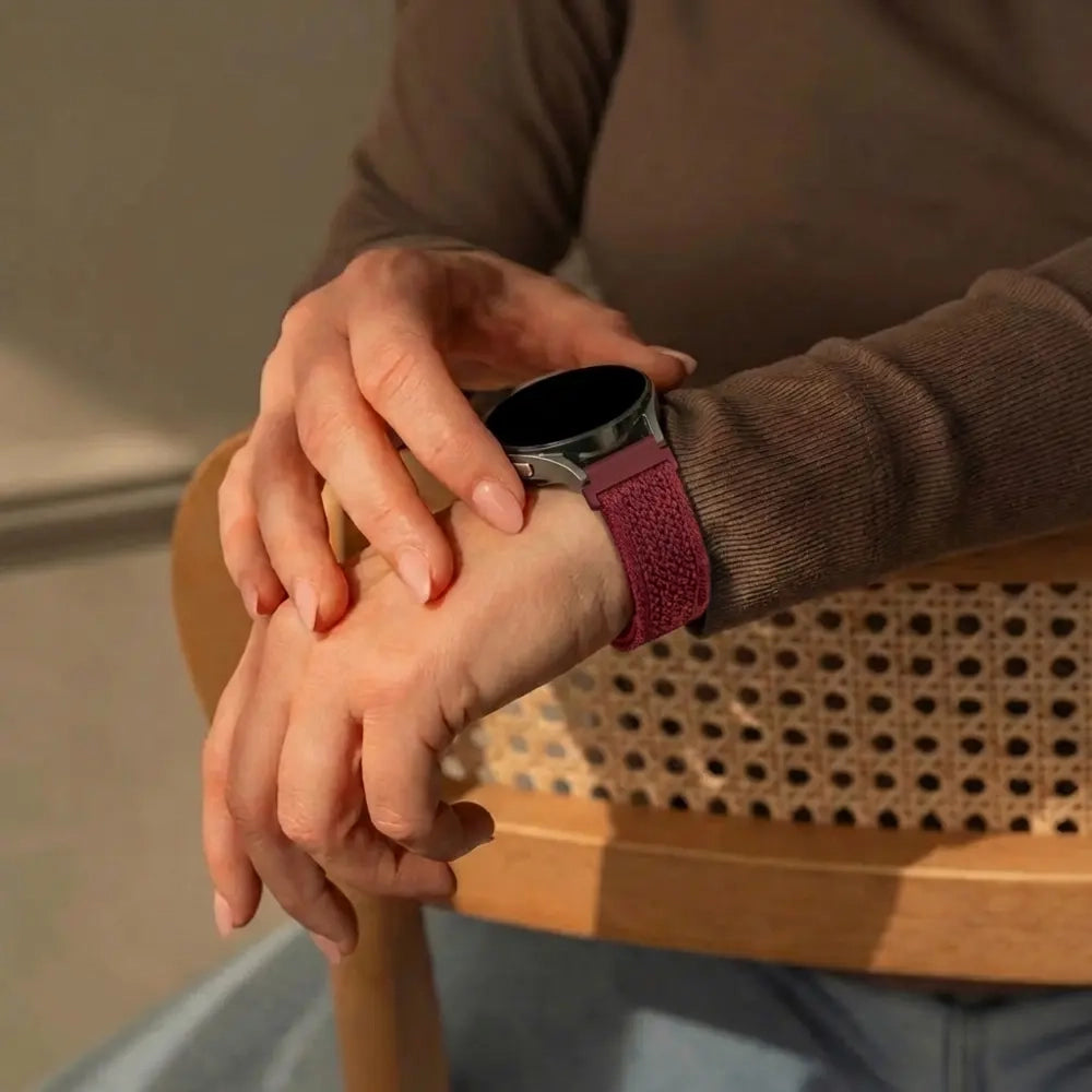 Pebble Round 2 - 20mm Vintage Nylon Strap (Wine Red)