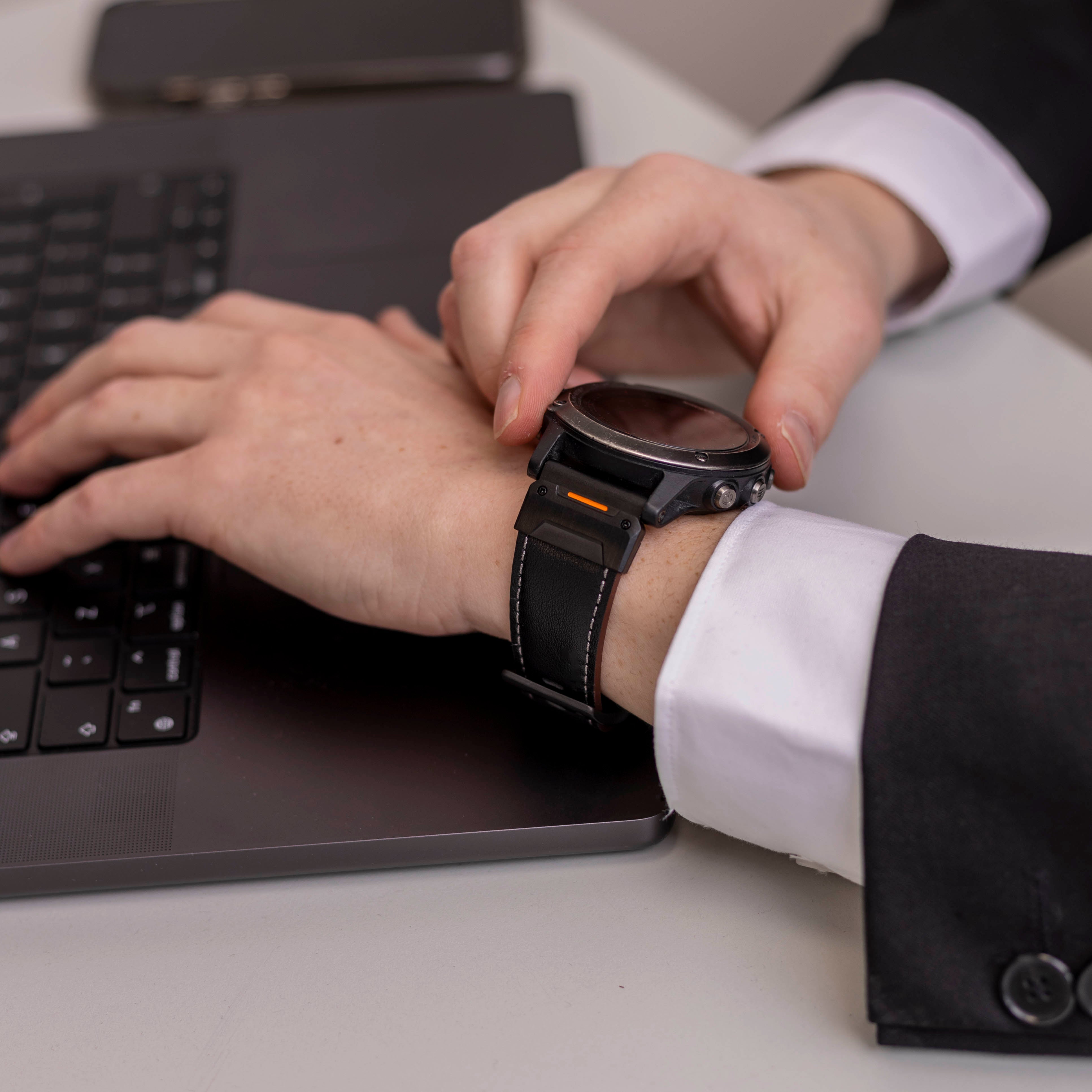 Bracelet en cuir véritable Garmin Quatix 3 / 6x / 7x Solar (noir)