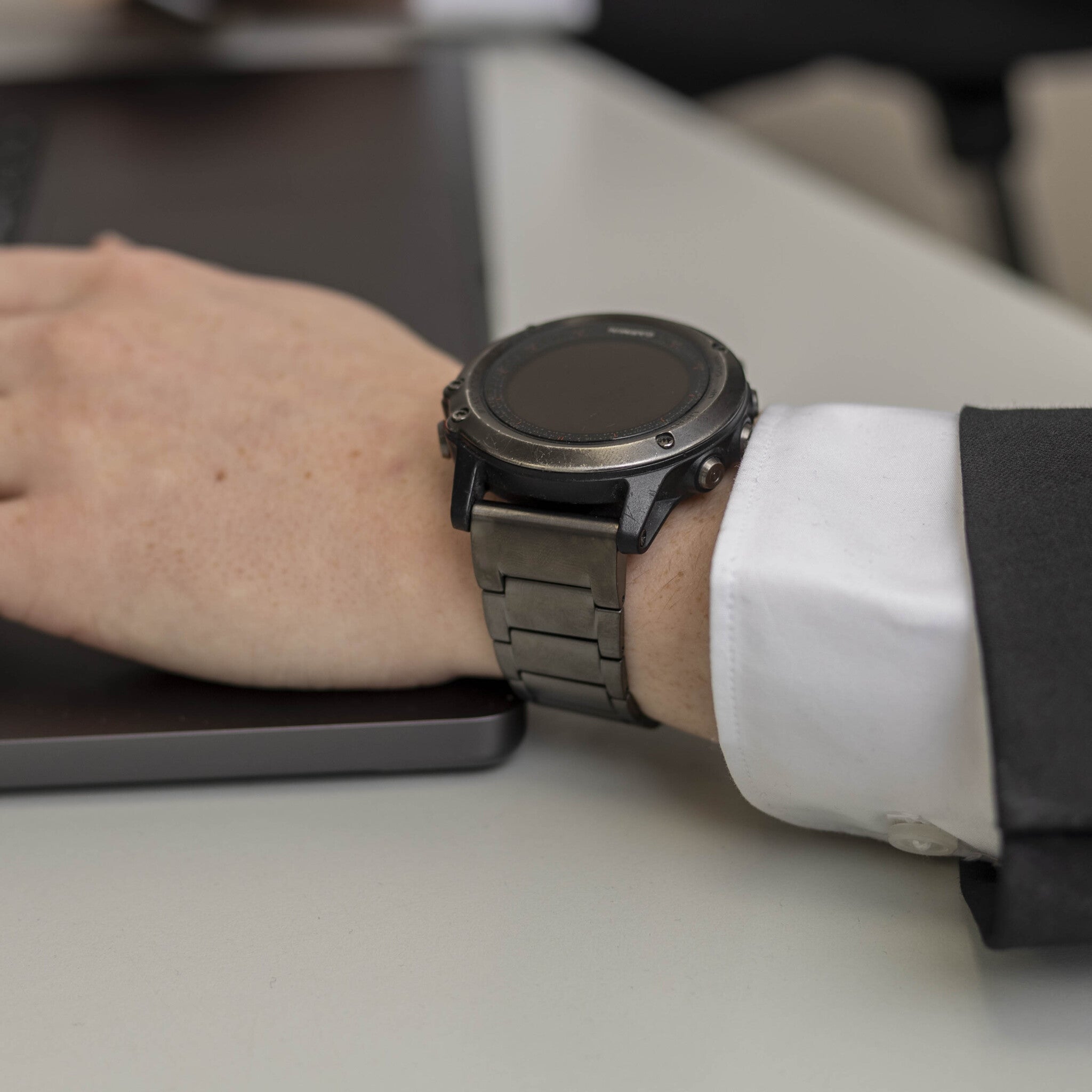 Bracelet en titane magnétique Garmin Tactix 7 (graphite)