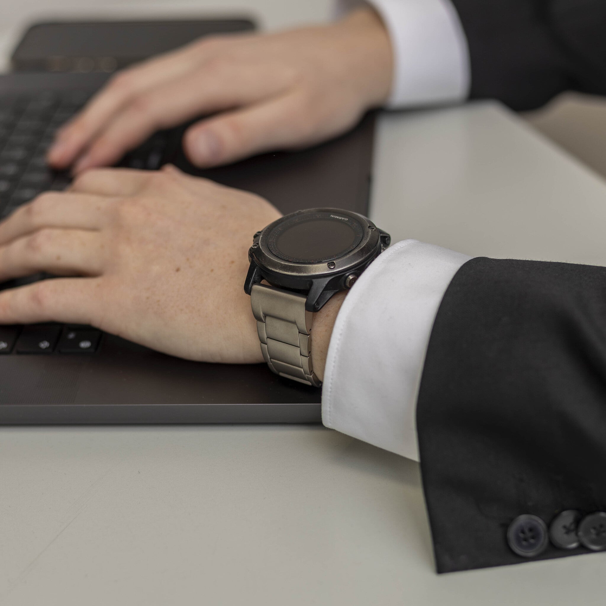 Bracelet titane magnétique Garmin Descent MK1 (titane)