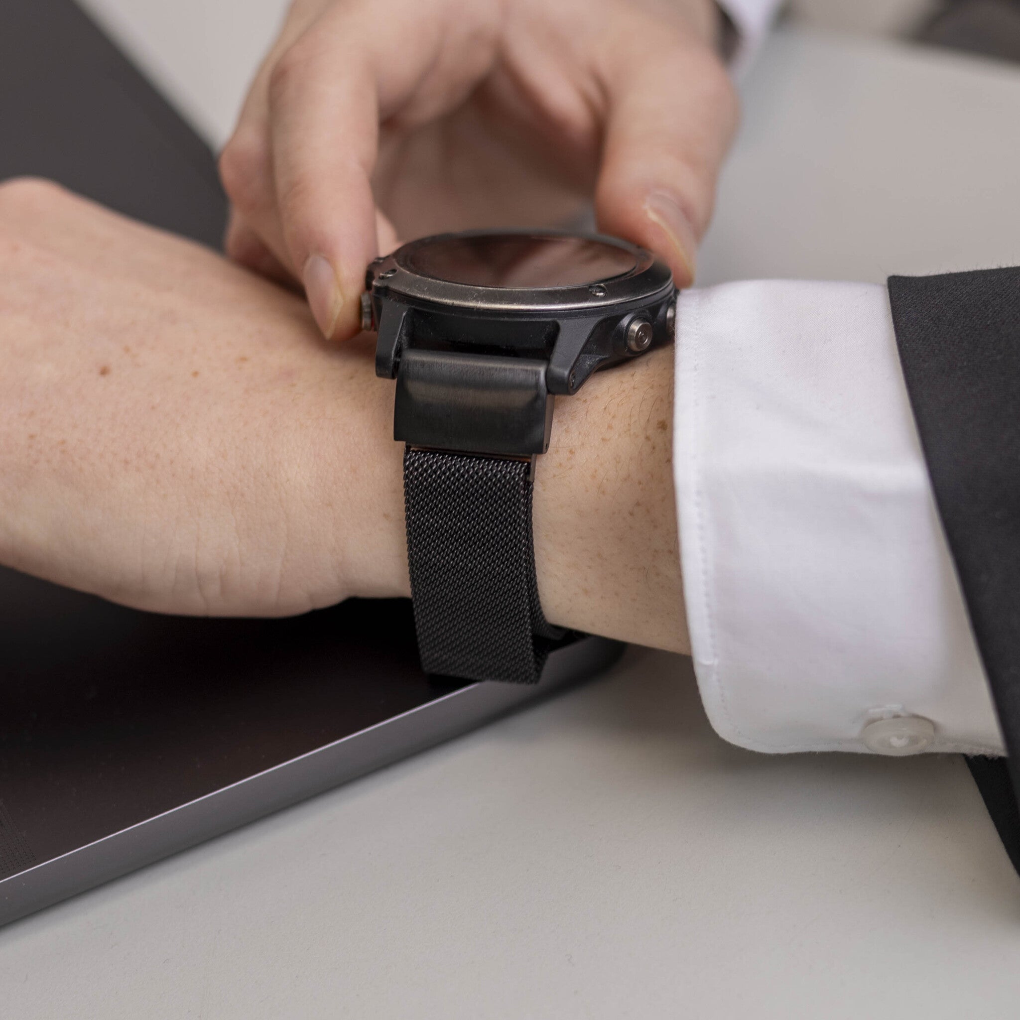 Bracelet milanais Garmin Descent MK1 (noir)