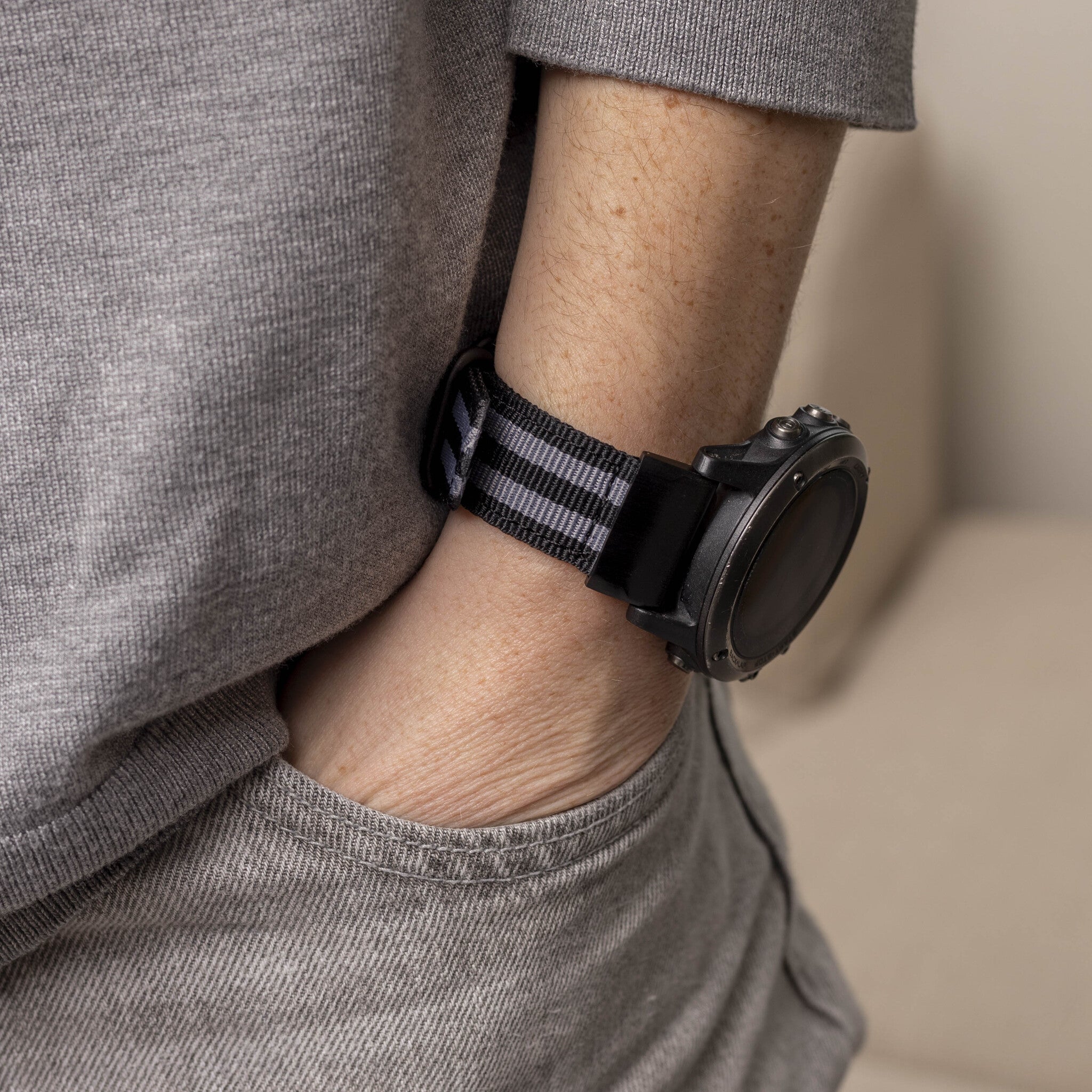 Bracelet nylon avec boucle Garmin Descent MK1 (noir/gris)