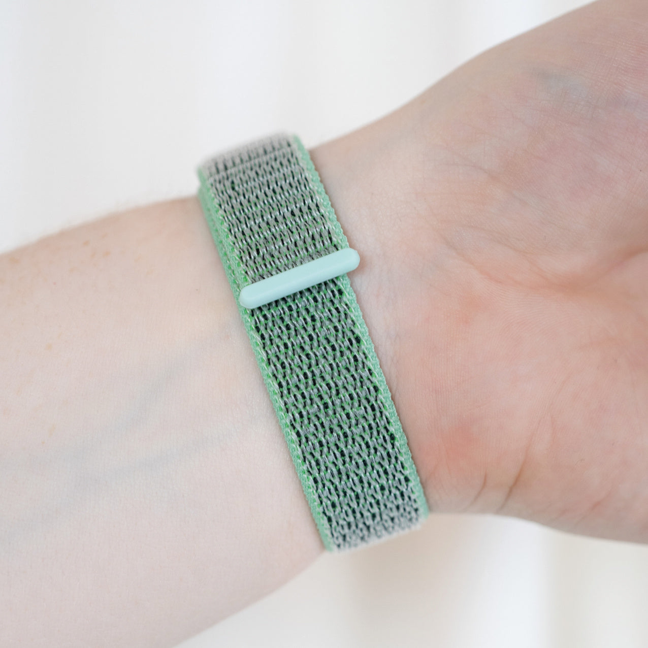 Fitbit Charge 5 Nylon Strap (Mint)