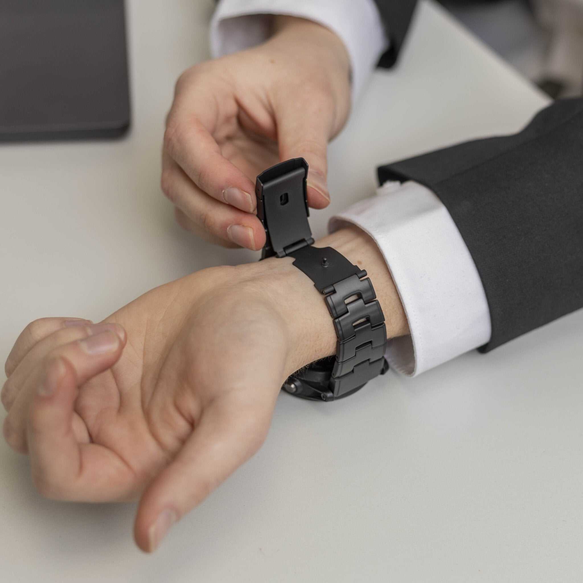 Bracelet titane Garmin Instinct 2 (noir)